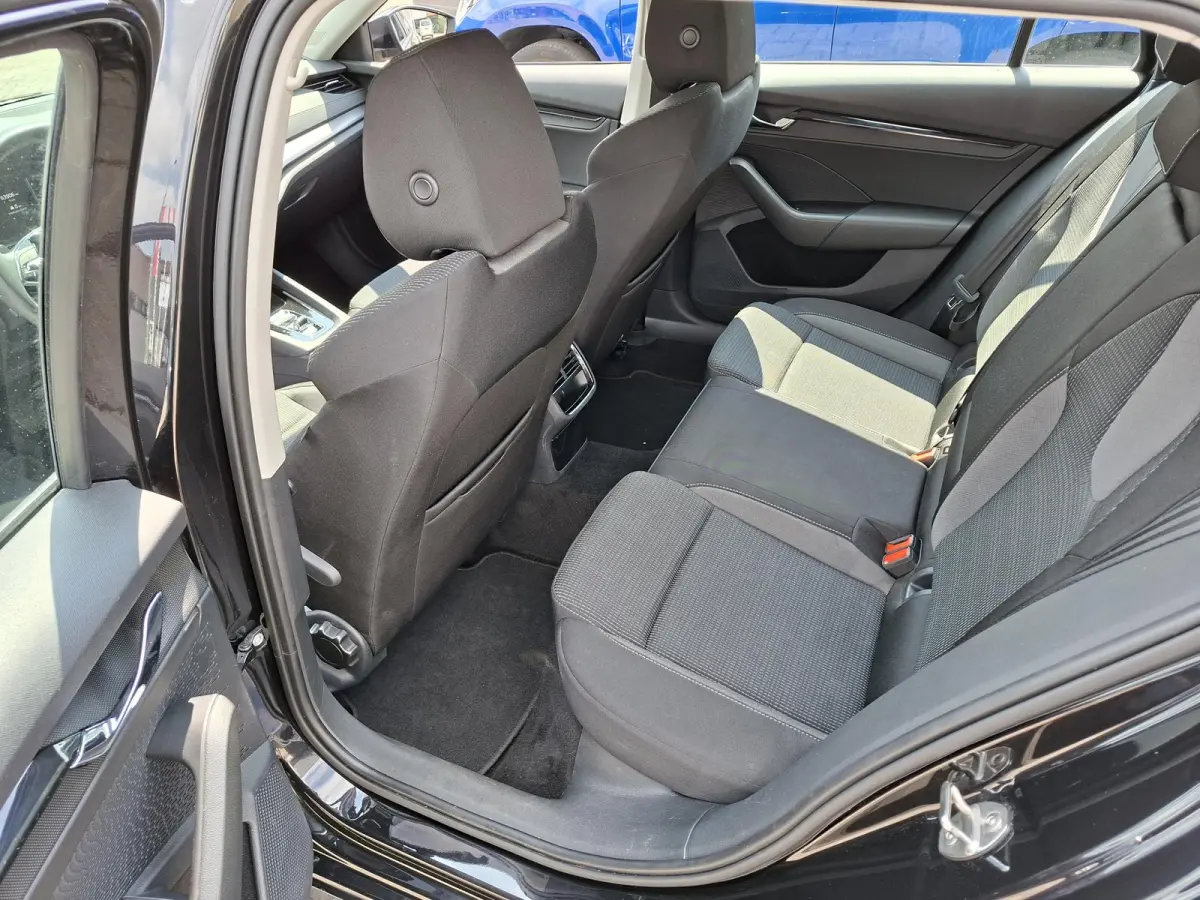 1.4 TSI iV PHEV Business Edition SOH 98% Adaptieve Cruise Trekhaak Wegklapbaar Elek.Achterklep DigiDash Full LED