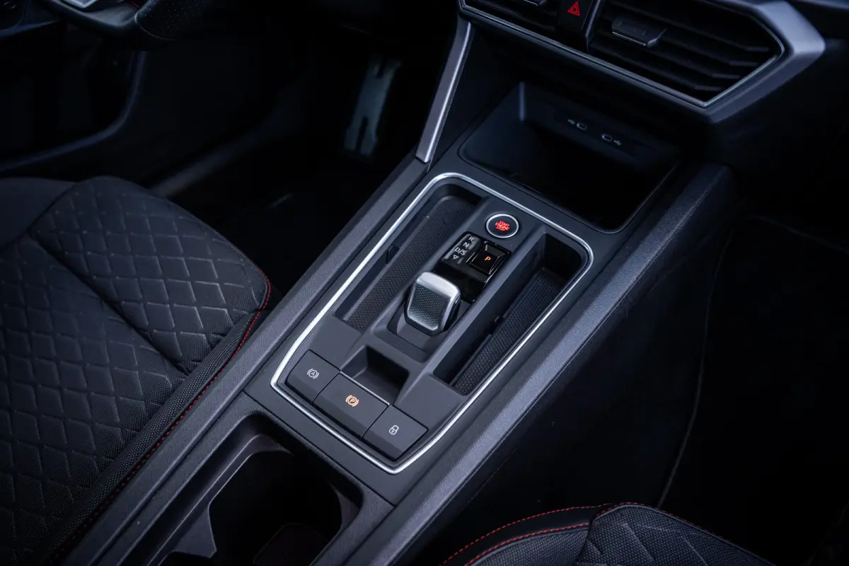 1.4 TSI eHybrid SOH 94% FR Business Intense | Achteruitrijcamera | Parkeersensor voor | Trekhaak Zwenkbaar