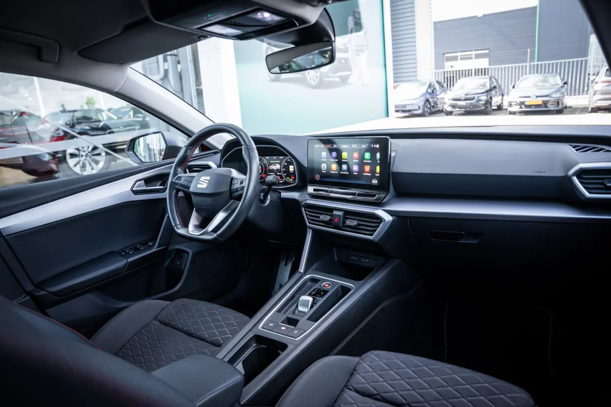 1.4 TSI eHybrid SOH 94% FR Business Intense | Achteruitrijcamera | Parkeersensor voor | Trekhaak Zwenkbaar