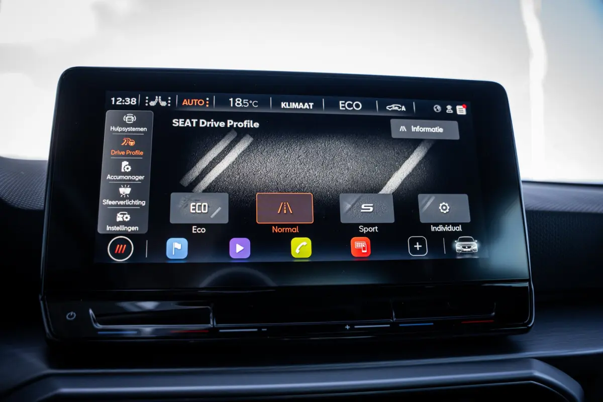 1.4 TSI eHybrid SOH 94% FR Business Intense | Achteruitrijcamera | Parkeersensor voor | Trekhaak Zwenkbaar