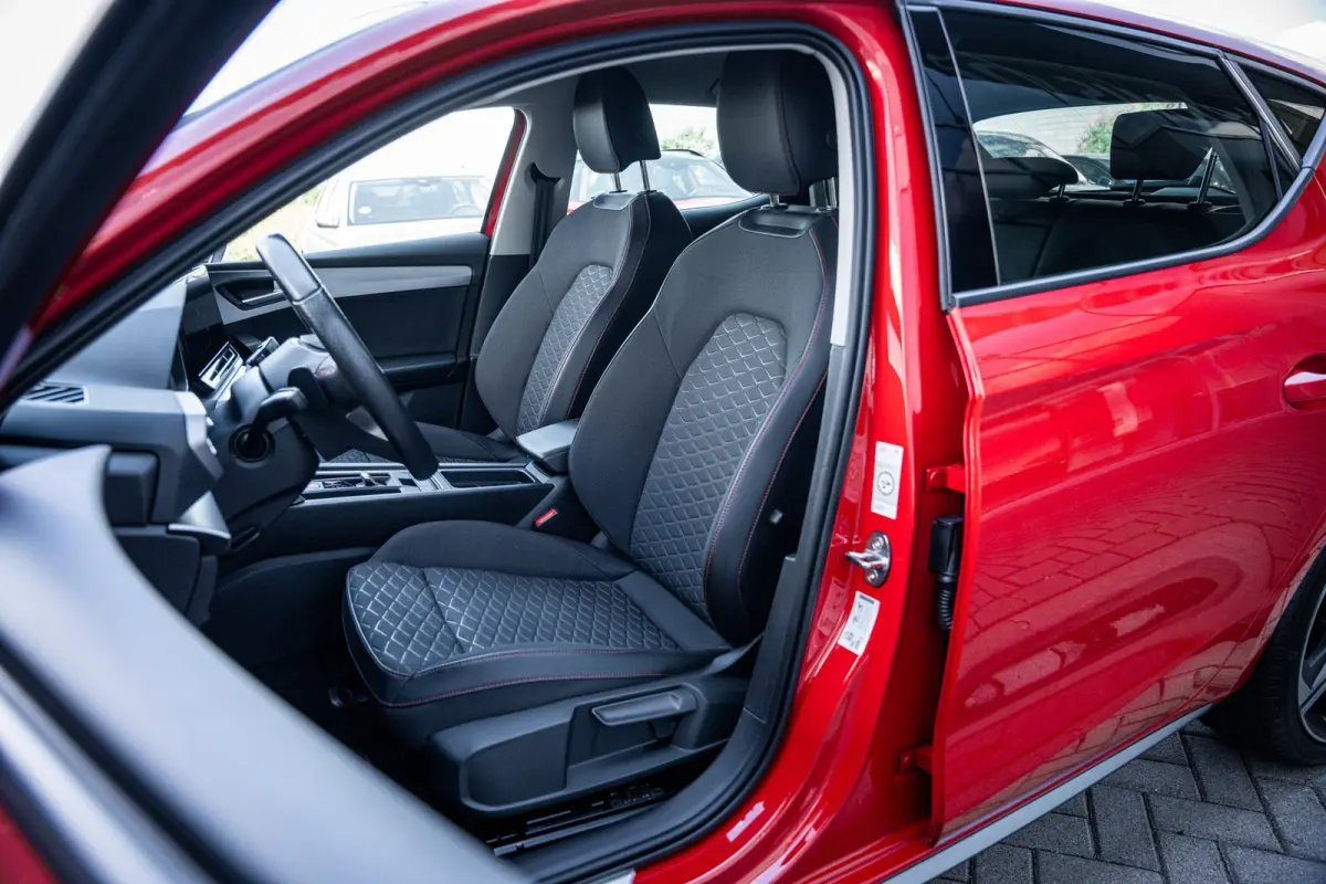 1.4 TSI eHybrid SOH 94% FR Business Intense | Achteruitrijcamera | Parkeersensor voor | Trekhaak Zwenkbaar