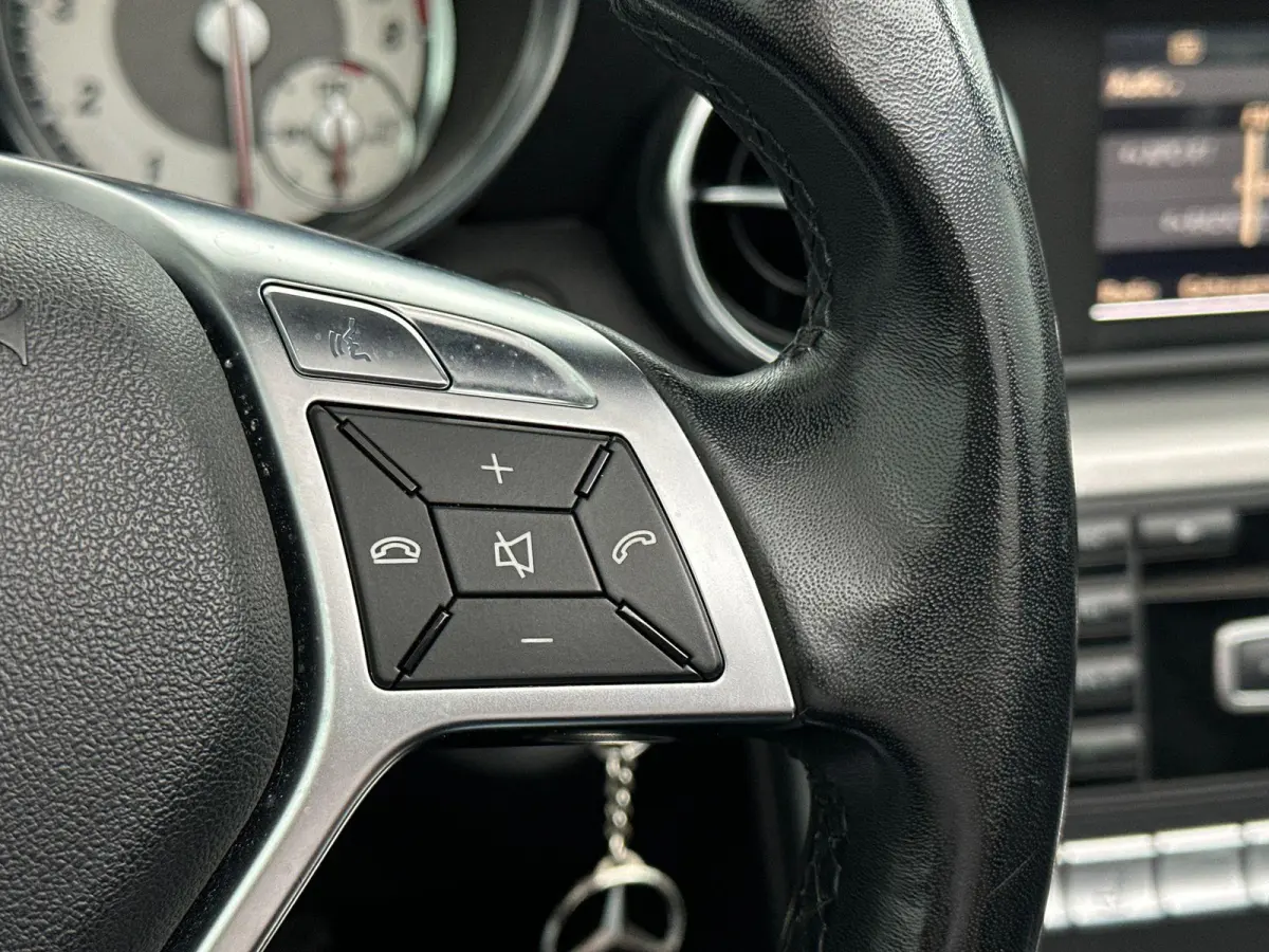 200 | Stoelverwarming | Hard-top | Air-Scarf | Leder | Parkeersensoren | Lichtmetalen Velgen |