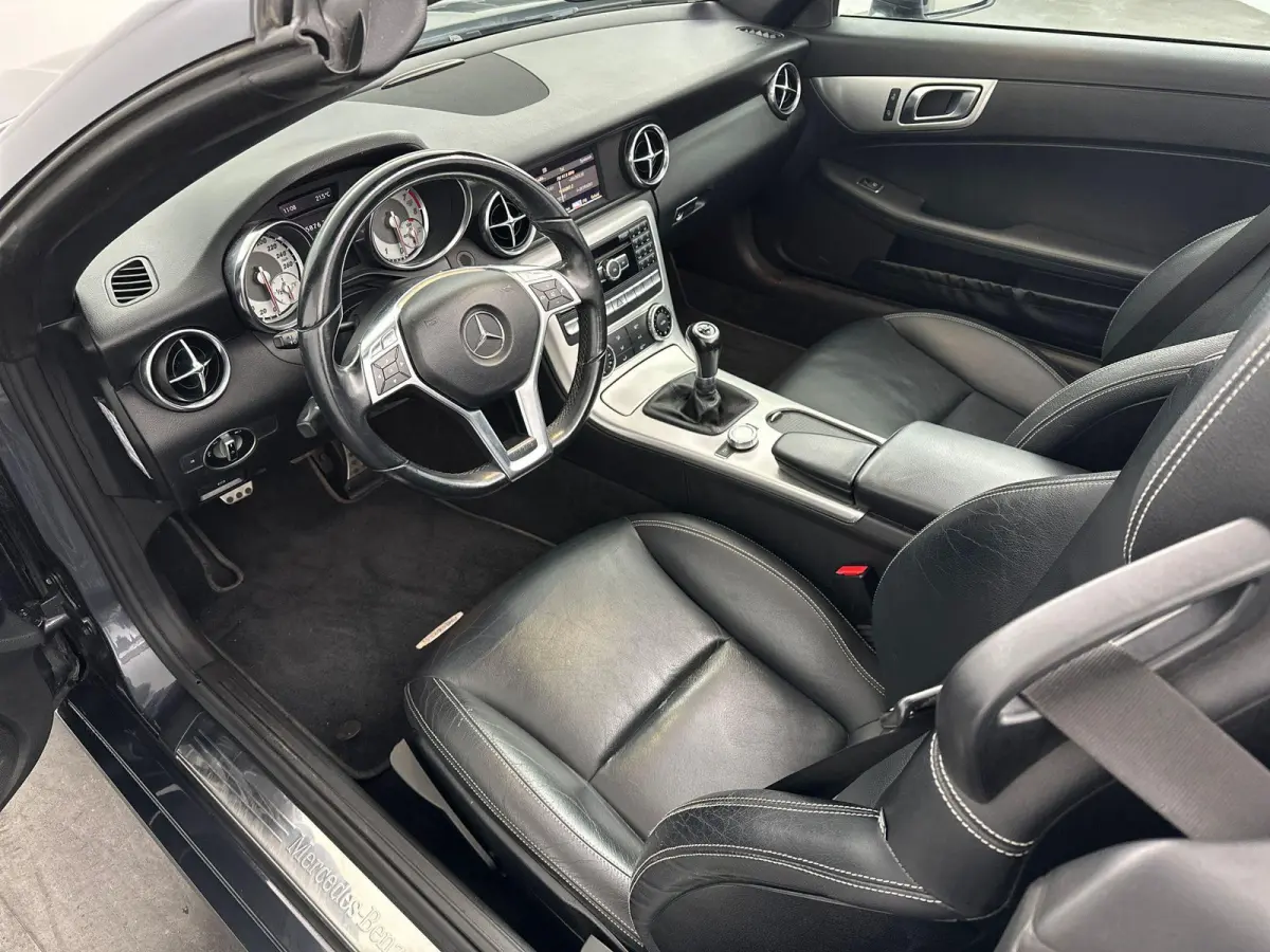 200 | Stoelverwarming | Hard-top | Air-Scarf | Leder | Parkeersensoren | Lichtmetalen Velgen |