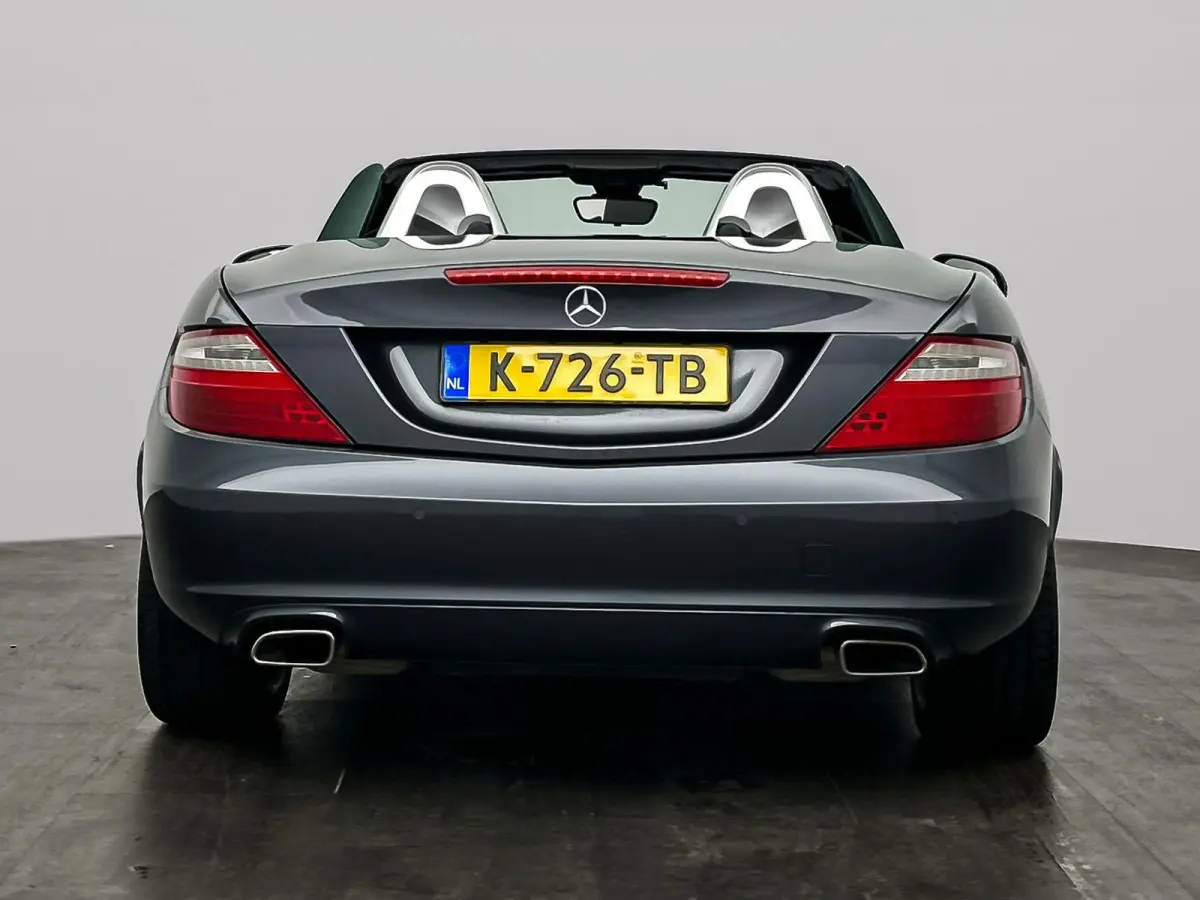 200 | Stoelverwarming | Hard-top | Air-Scarf | Leder | Parkeersensoren | Lichtmetalen Velgen |