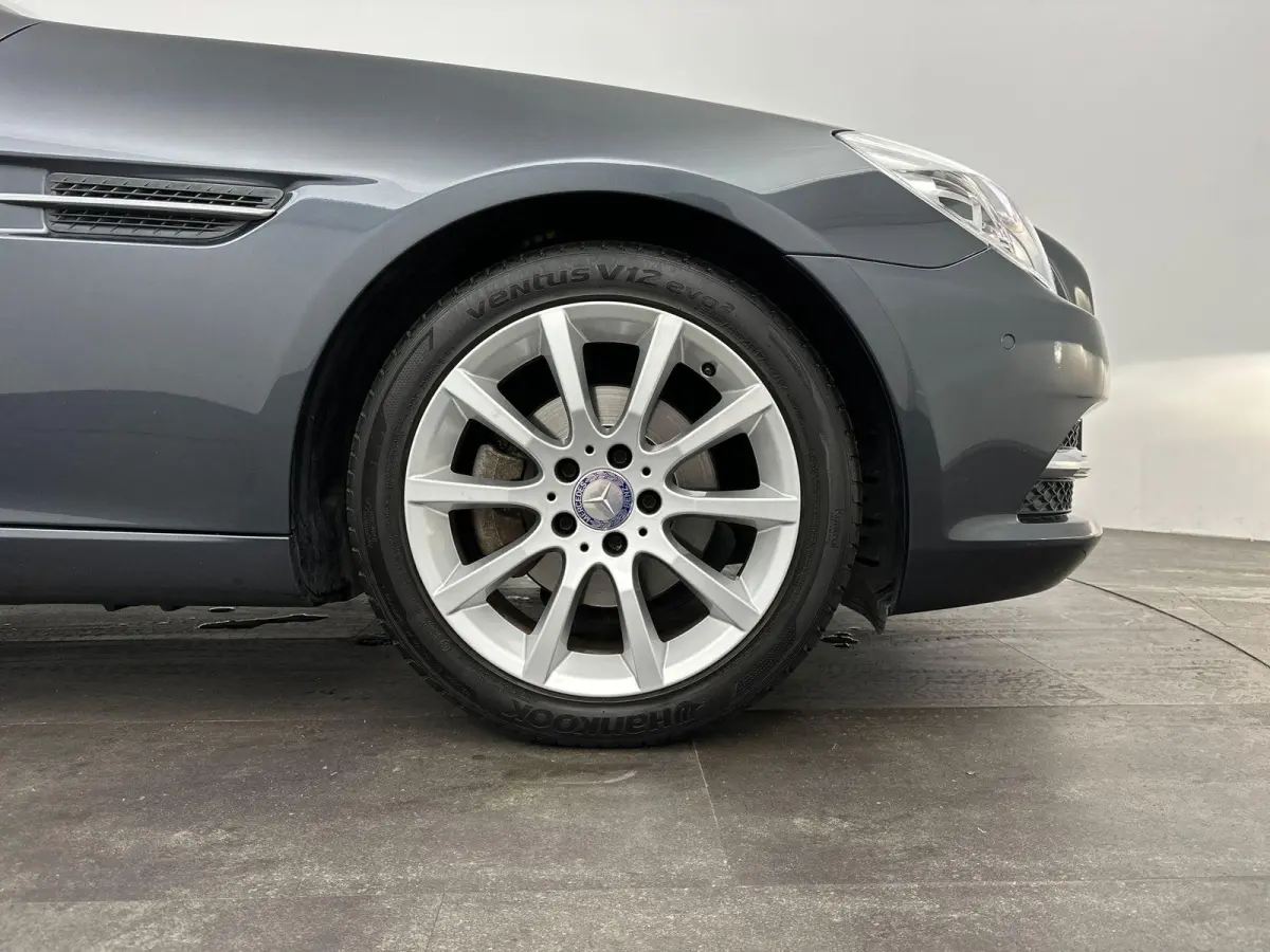 200 | Stoelverwarming | Hard-top | Air-Scarf | Leder | Parkeersensoren | Lichtmetalen Velgen |