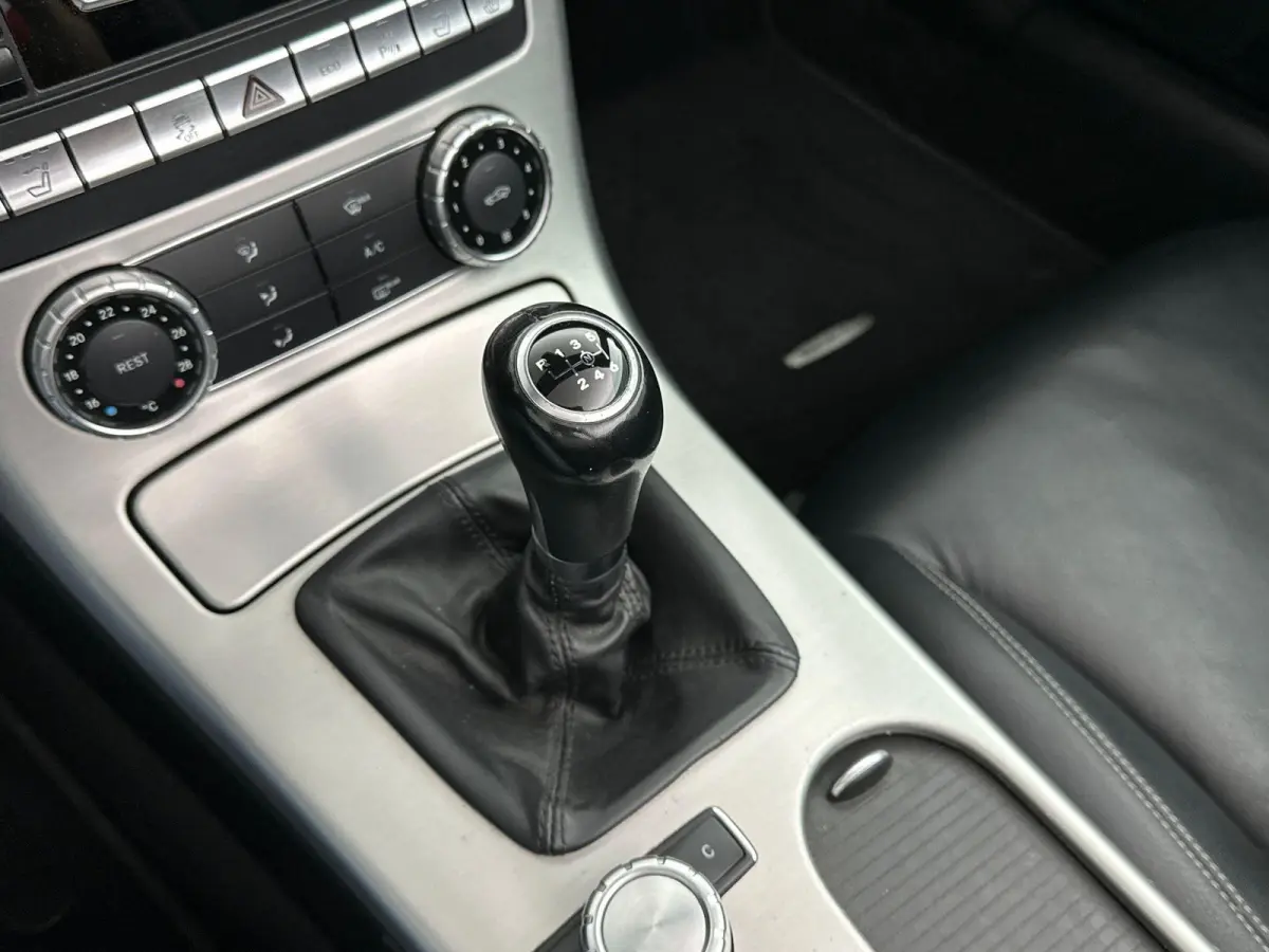 200 | Stoelverwarming | Hard-top | Air-Scarf | Leder | Parkeersensoren | Lichtmetalen Velgen |