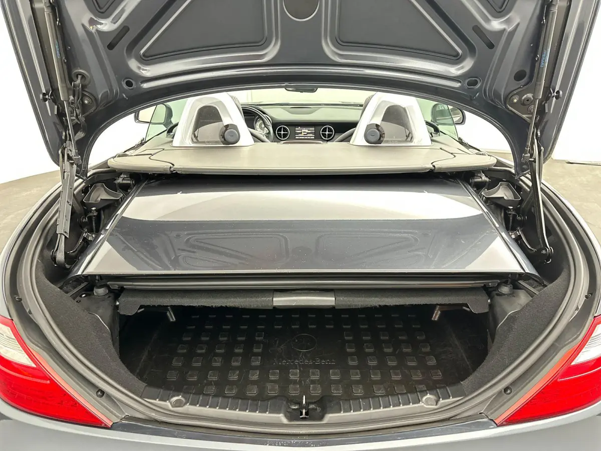 200 | Stoelverwarming | Hard-top | Air-Scarf | Leder | Parkeersensoren | Lichtmetalen Velgen |