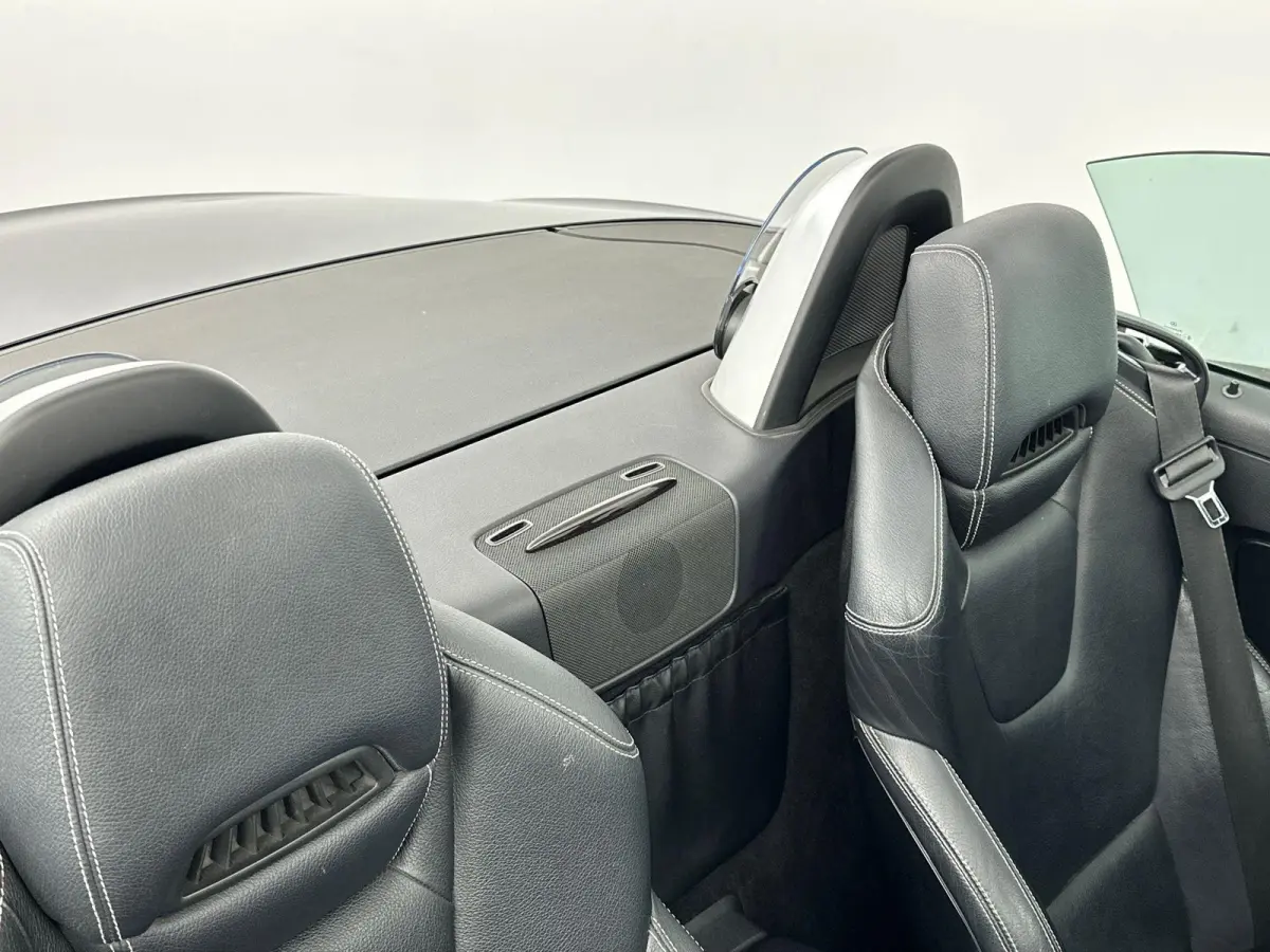 200 | Stoelverwarming | Hard-top | Air-Scarf | Leder | Parkeersensoren | Lichtmetalen Velgen |