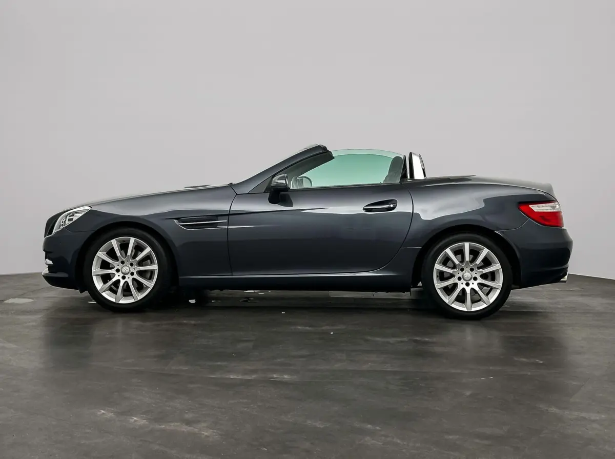200 | Stoelverwarming | Hard-top | Air-Scarf | Leder | Parkeersensoren | Lichtmetalen Velgen |