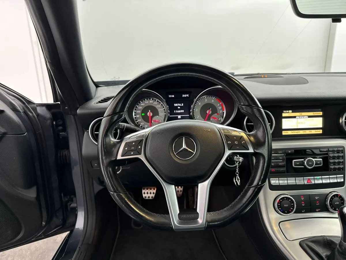 200 | Stoelverwarming | Hard-top | Air-Scarf | Leder | Parkeersensoren | Lichtmetalen Velgen |