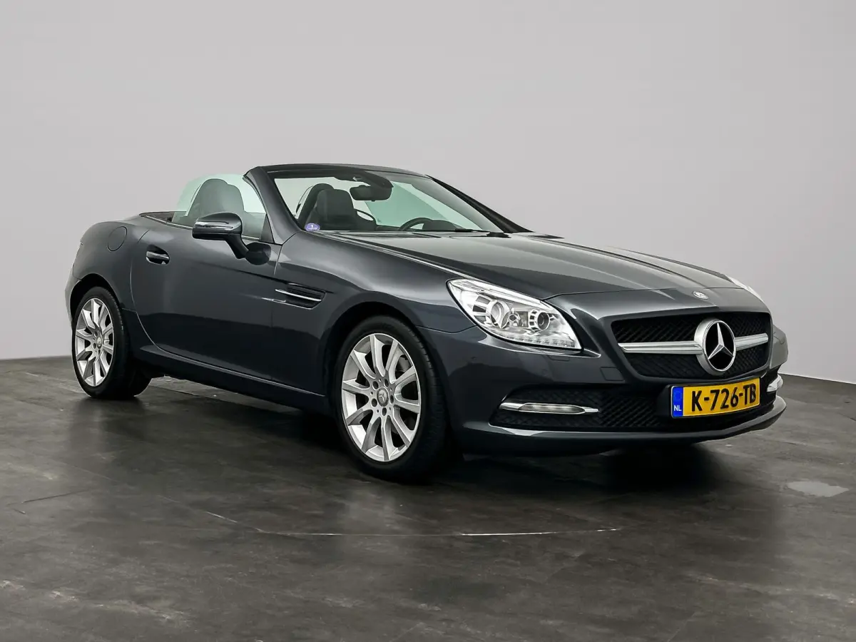 200 | Stoelverwarming | Hard-top | Air-Scarf | Leder | Parkeersensoren | Lichtmetalen Velgen |