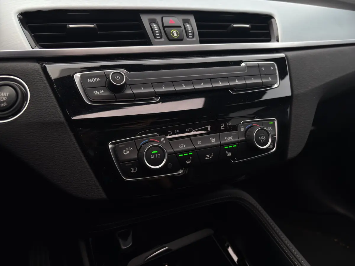 sDrive20i Orange Edition II | Dealer OH! | Pano | Trekhaak | Leder | H&K Audio