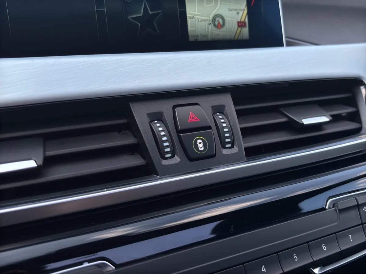 sDrive20i Orange Edition II | Dealer OH! | Pano | Trekhaak | Leder | H&K Audio