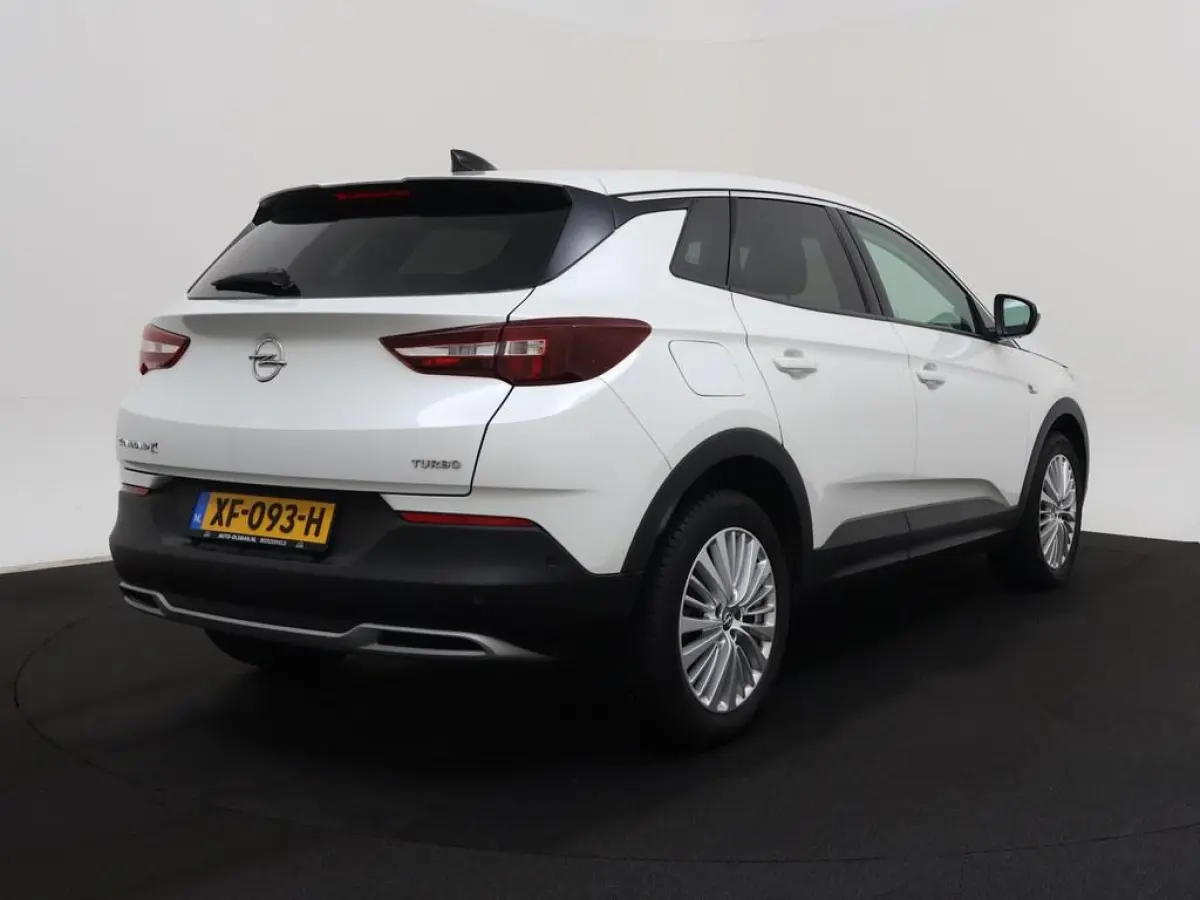 1.2 Turbo Innovation Trekhaak/360.Camera/El.klep /Nav/Led/AGR/CarPlay