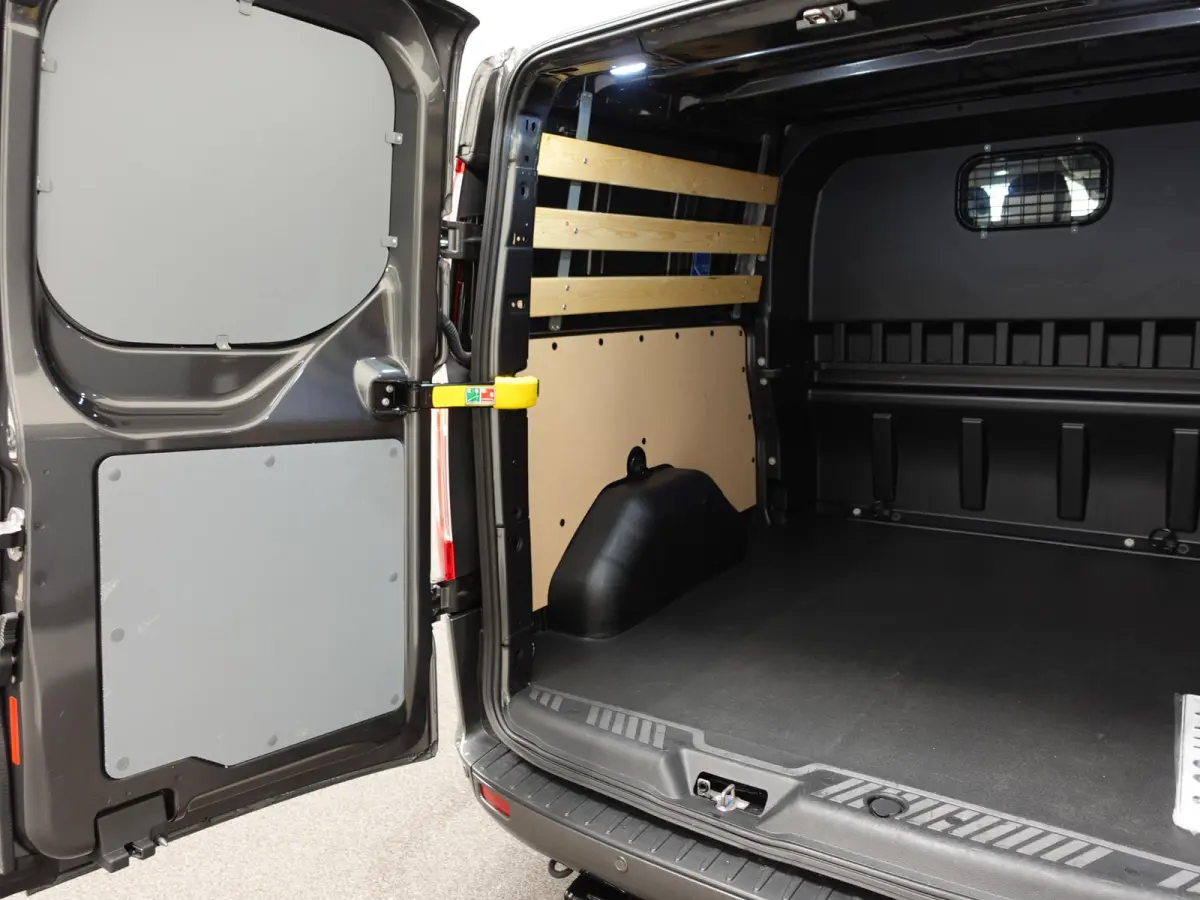 300 2.0 TDCI L2H1 Limited Dubbele Cabine Navi Airco 2 Schuifdeuren Trekhaak PDC voor & achter Carplay DAB