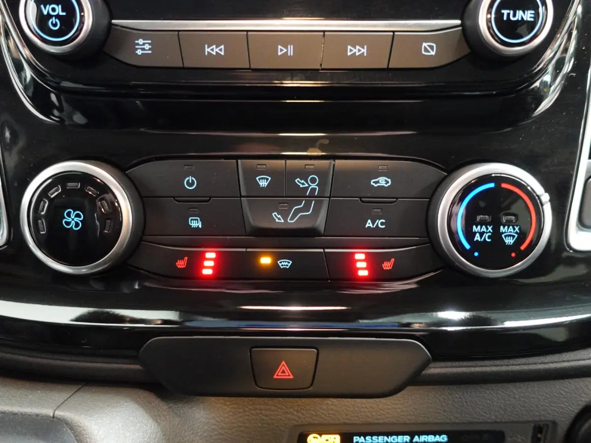 300 2.0 TDCI L2H1 Limited Dubbele Cabine Navi Airco 2 Schuifdeuren Trekhaak PDC voor & achter Carplay DAB