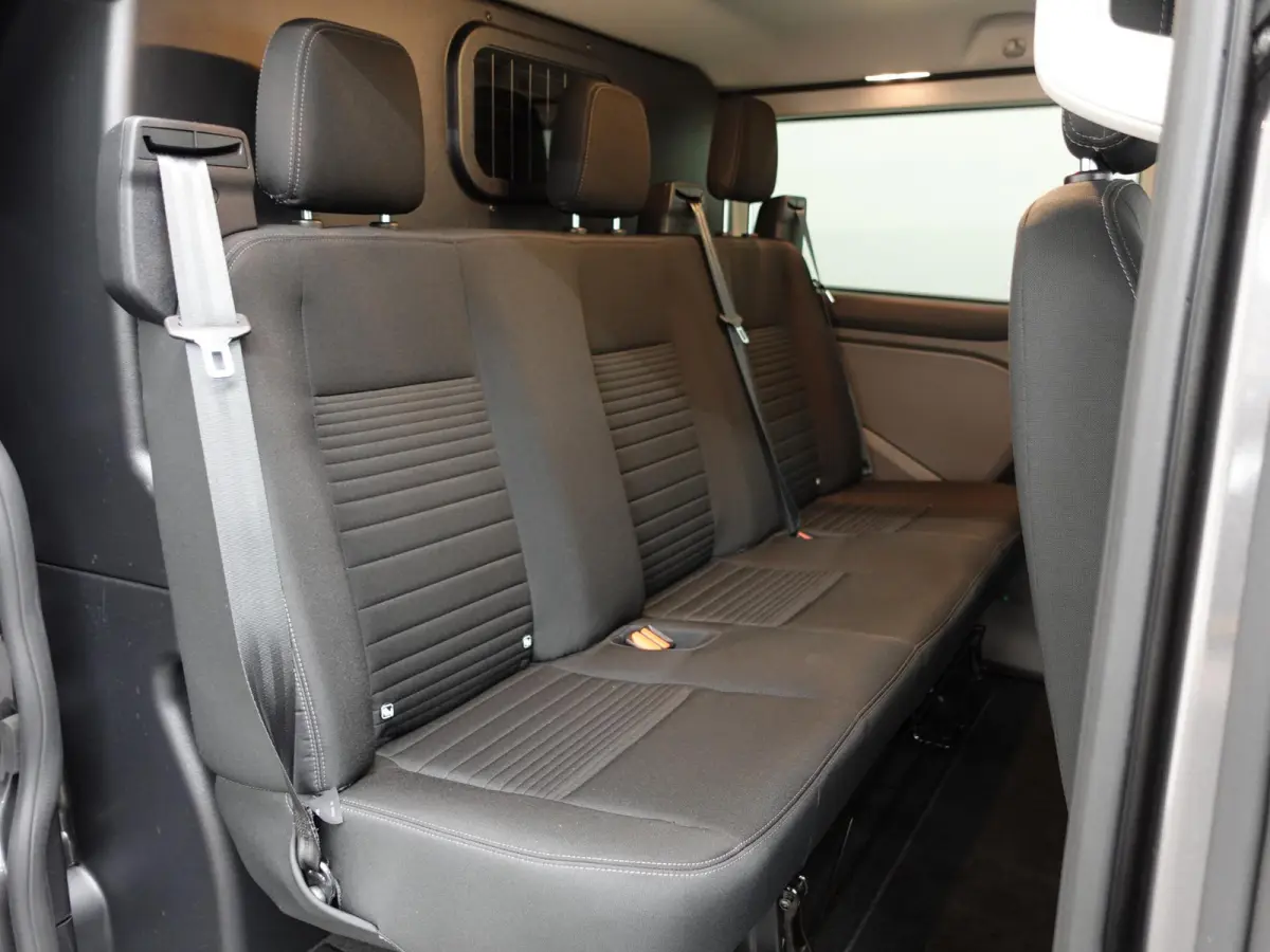 300 2.0 TDCI L2H1 Limited Dubbele Cabine Navi Airco 2 Schuifdeuren Trekhaak PDC voor & achter Carplay DAB