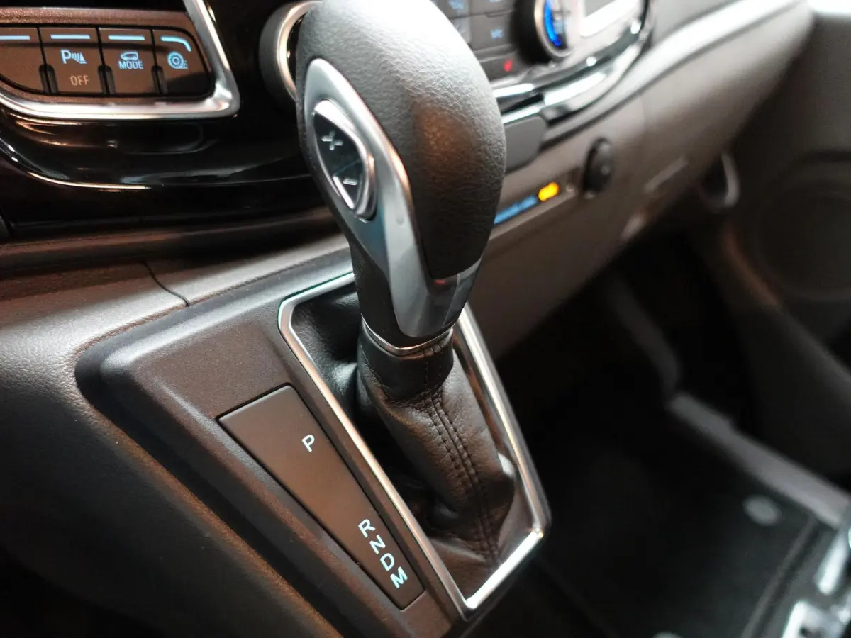 300 2.0 TDCI L2H1 Limited Dubbele Cabine Navi Airco 2 Schuifdeuren Trekhaak PDC voor & achter Carplay DAB