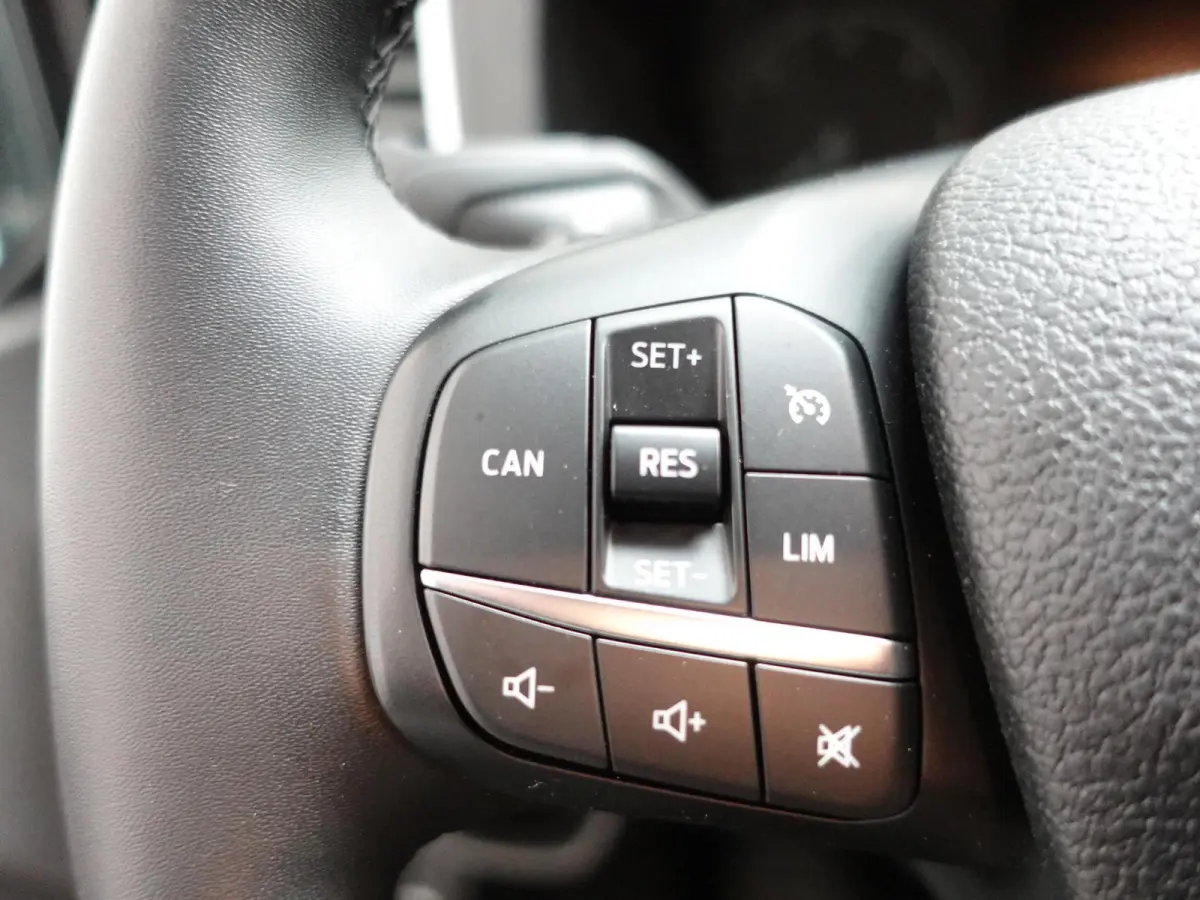 300 2.0 TDCI L2H1 Limited Dubbele Cabine Navi Airco 2 Schuifdeuren Trekhaak PDC voor & achter Carplay DAB