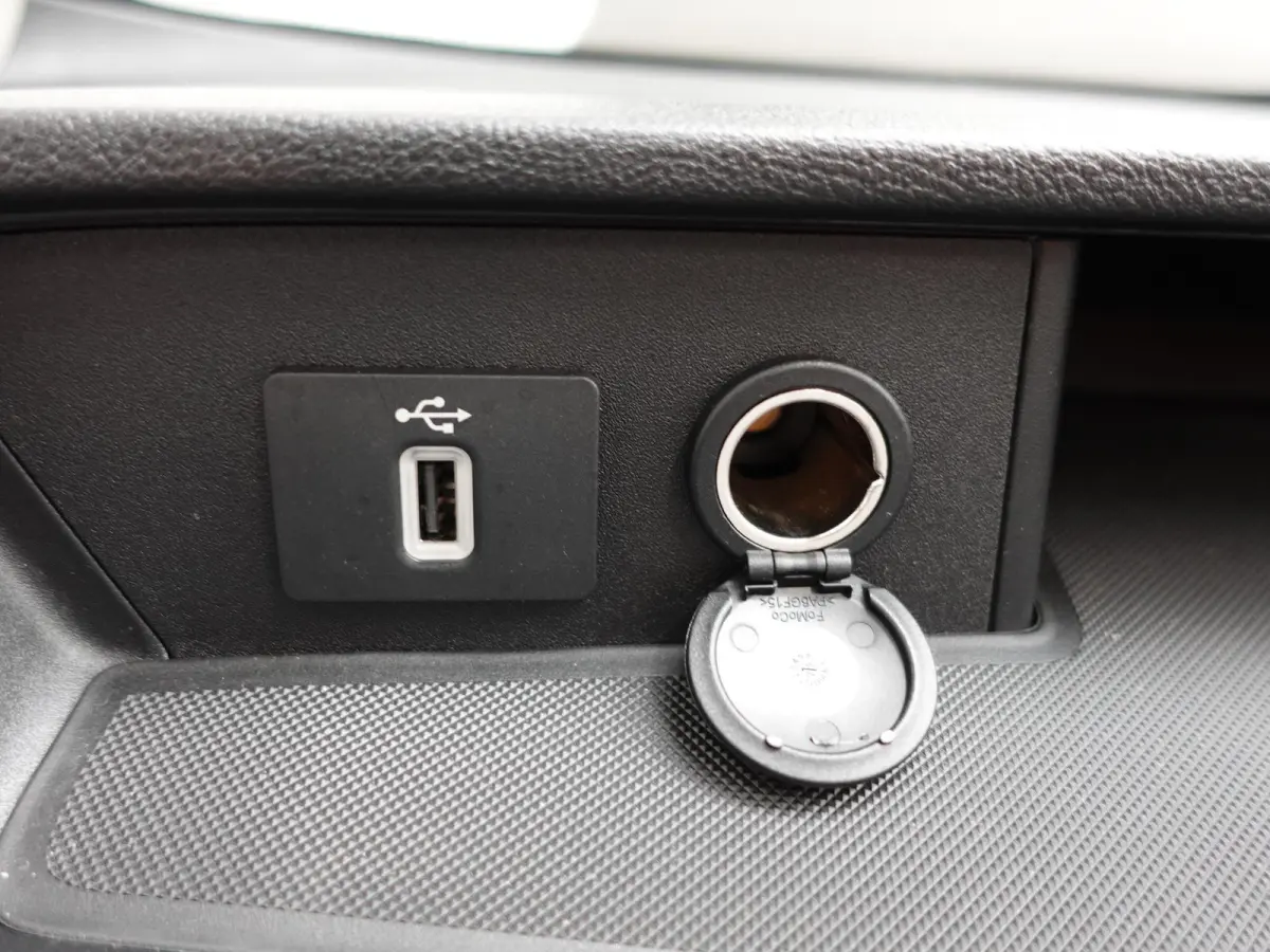 300 2.0 TDCI L2H1 Limited Dubbele Cabine Navi Airco 2 Schuifdeuren Trekhaak PDC voor & achter Carplay DAB