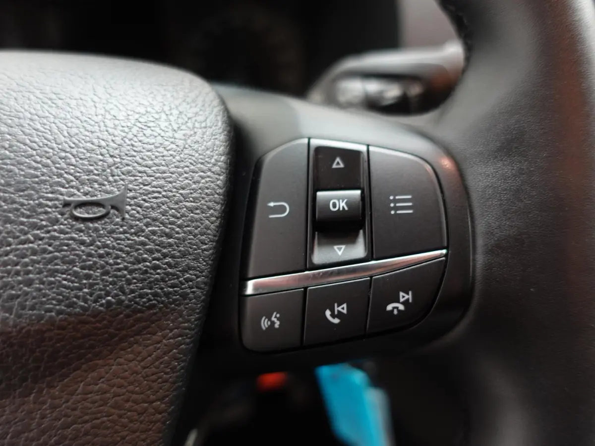 300 2.0 TDCI L2H1 Limited Dubbele Cabine Navi Airco 2 Schuifdeuren Trekhaak PDC voor & achter Carplay DAB