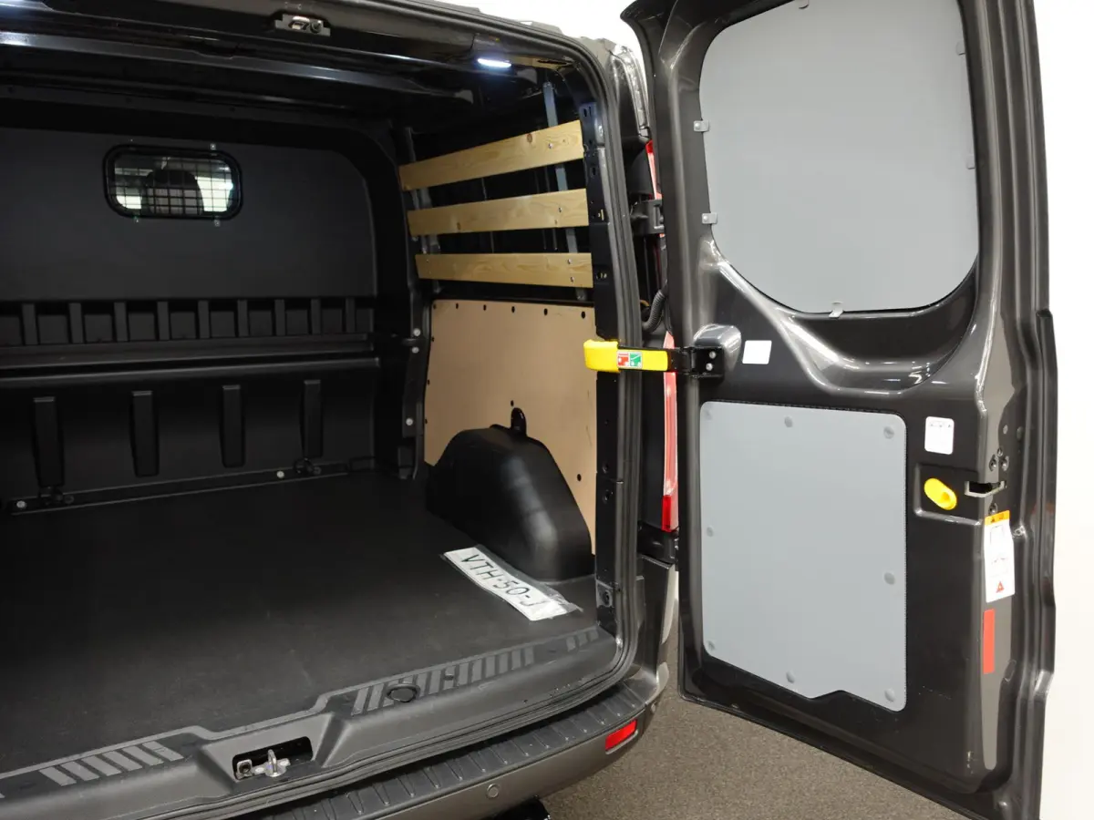 300 2.0 TDCI L2H1 Limited Dubbele Cabine Navi Airco 2 Schuifdeuren Trekhaak PDC voor & achter Carplay DAB
