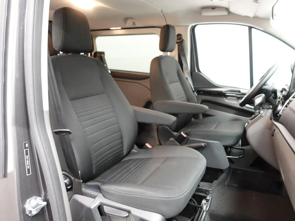 300 2.0 TDCI L2H1 Limited Dubbele Cabine Navi Airco 2 Schuifdeuren Trekhaak PDC voor & achter Carplay DAB