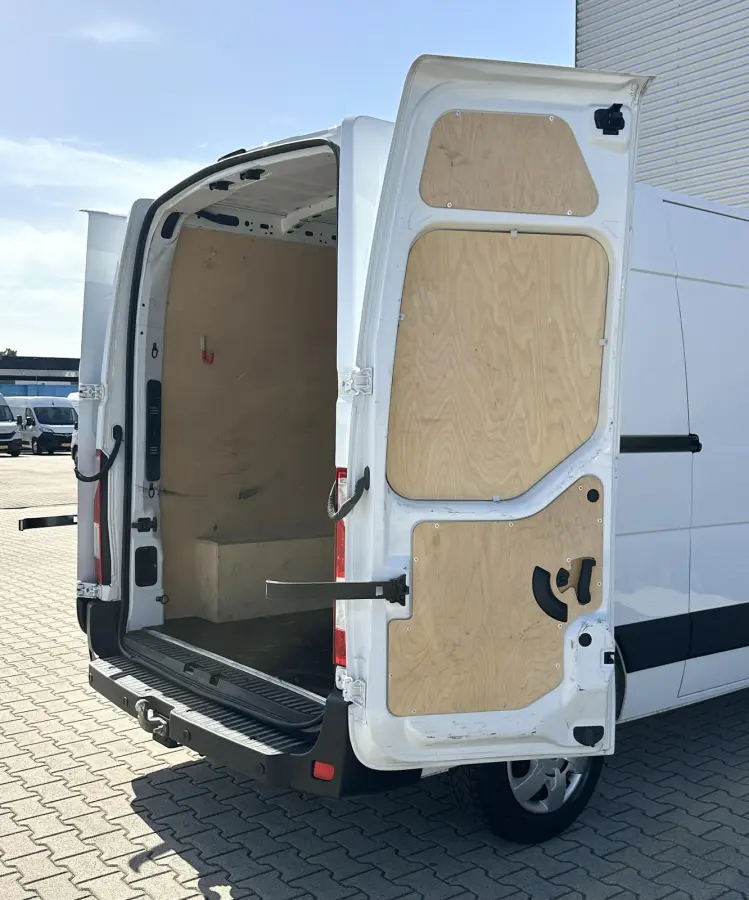 T33 2.3 dCi 150 PK L2H2 Airco|Trekhaak|Navi|Cruise