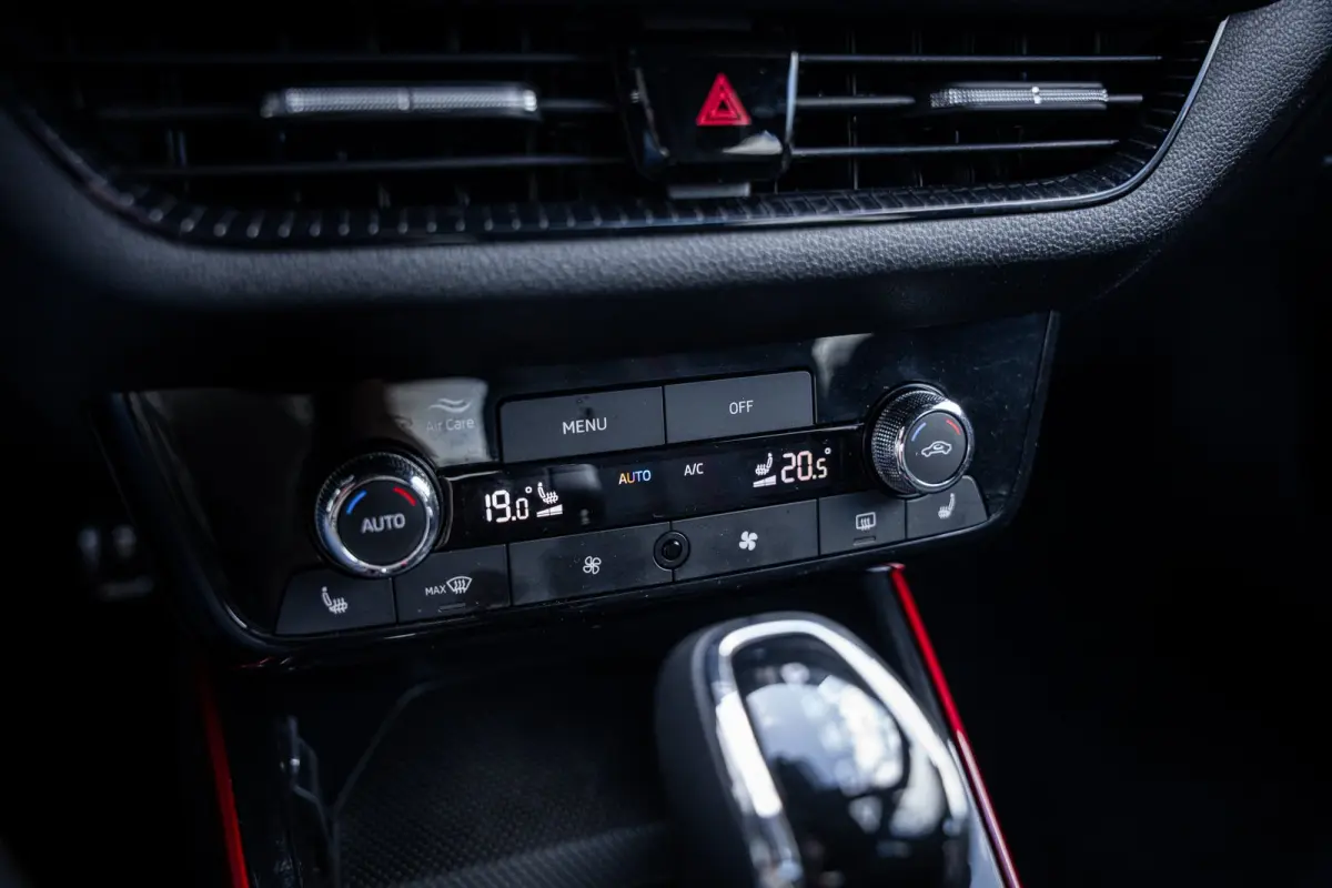 1.0 TSI Monte Carlo | Achteruitrijcamera | Airco (automatisch) | Parkeersensor voor