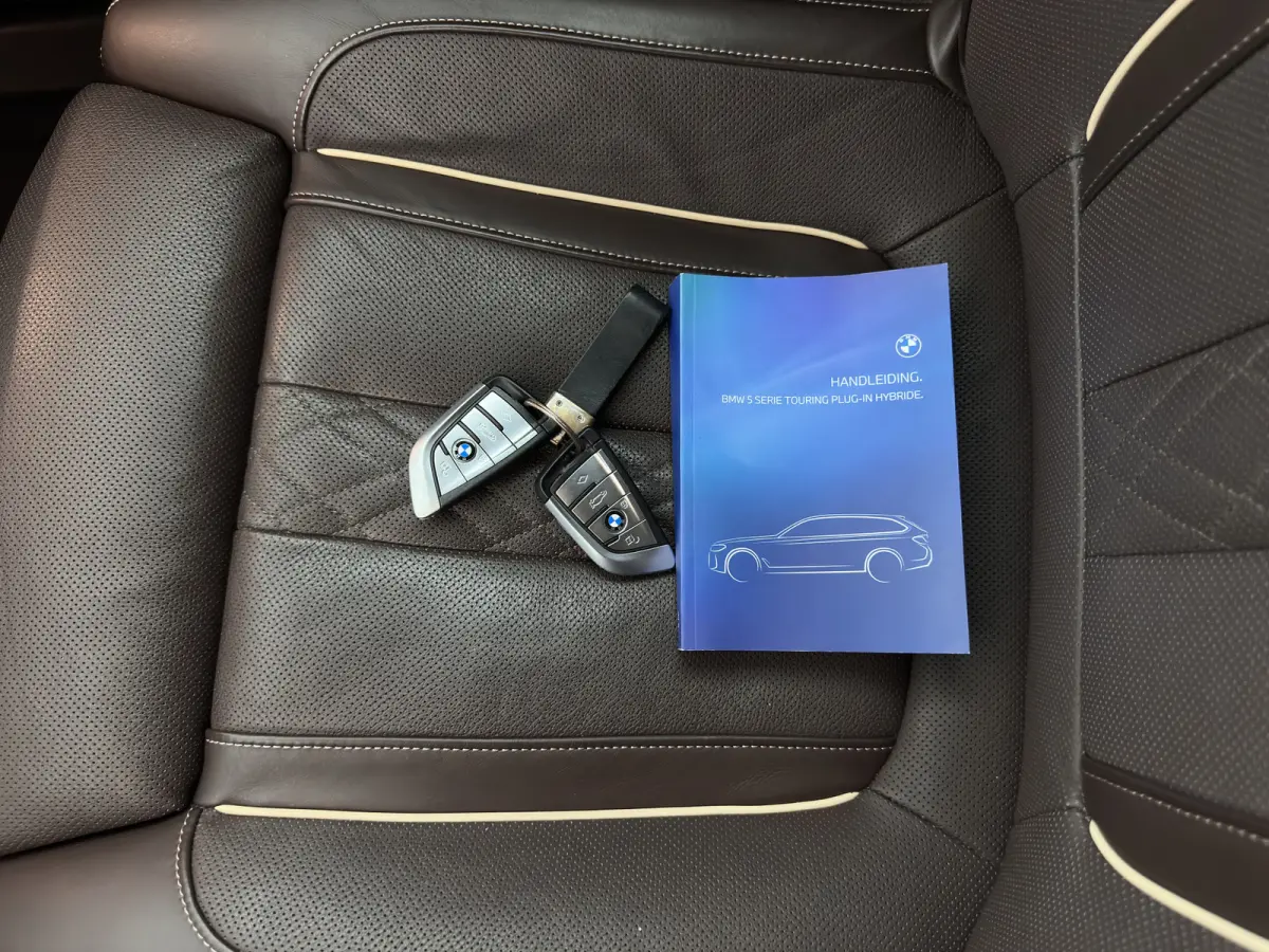 530e M-Sport-Styling Business Edition Plus (Plug-in) {SoH-85%} (INCL-BTW) *LEATHER | LASER-LED | ADAPTIVE-CRUISE | BLINDSPOT | MEMORY-PACK | DIGI-COCKPIT | HIFI-SOUND | CAMERA | NAVI-FULLMAP