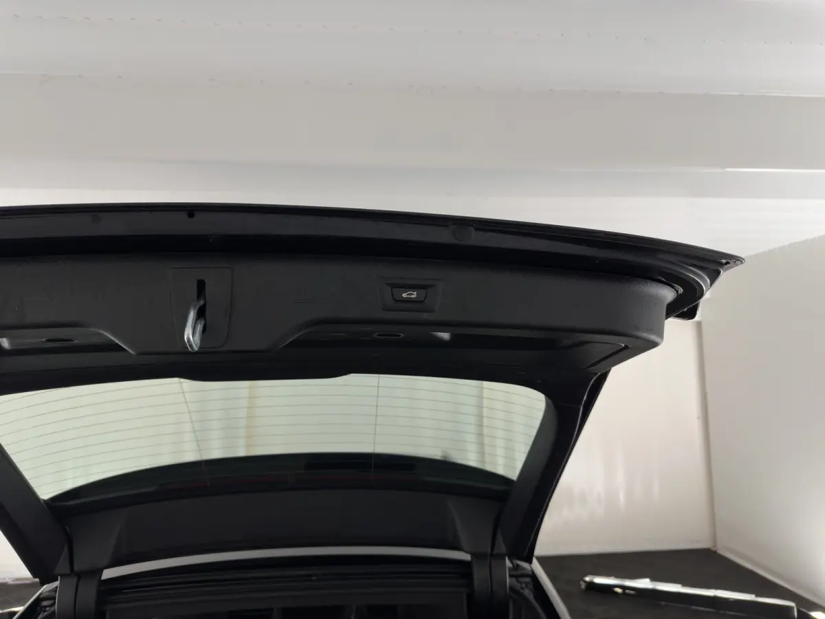 530e M-Sport-Styling Business Edition Plus (Plug-in) {SoH-85%} (INCL-BTW) *LEATHER | LASER-LED | ADAPTIVE-CRUISE | BLINDSPOT | MEMORY-PACK | DIGI-COCKPIT | HIFI-SOUND | CAMERA | NAVI-FULLMAP