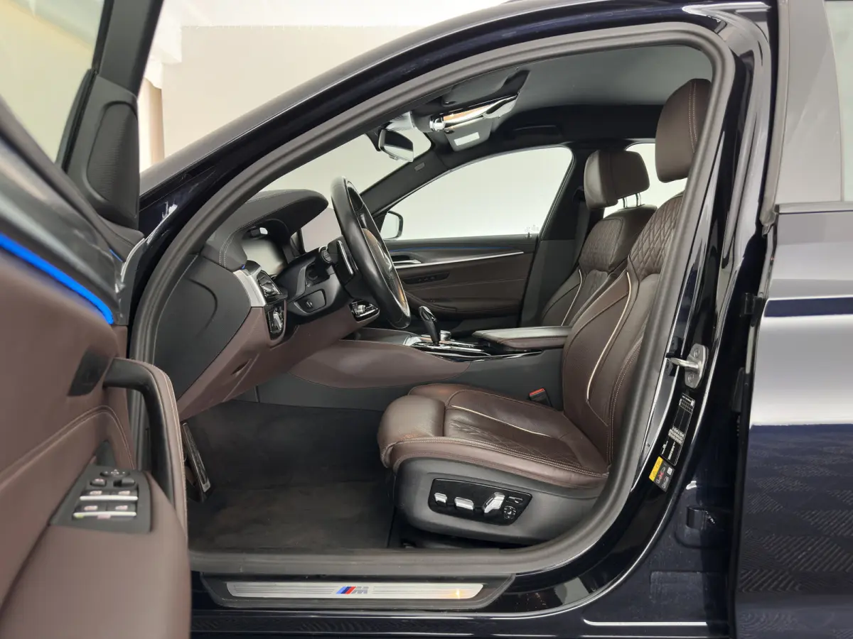 530e M-Sport-Styling Business Edition Plus (Plug-in) {SoH-85%} (INCL-BTW) *LEATHER | LASER-LED | ADAPTIVE-CRUISE | BLINDSPOT | MEMORY-PACK | DIGI-COCKPIT | HIFI-SOUND | CAMERA | NAVI-FULLMAP
