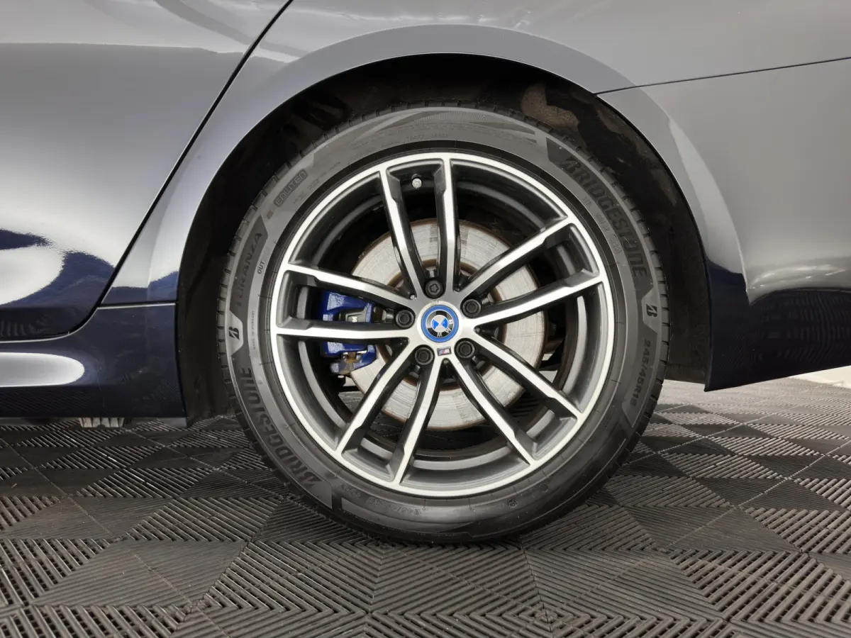 530e M-Sport-Styling Business Edition Plus (Plug-in) {SoH-85%} (INCL-BTW) *LEATHER | LASER-LED | ADAPTIVE-CRUISE | BLINDSPOT | MEMORY-PACK | DIGI-COCKPIT | HIFI-SOUND | CAMERA | NAVI-FULLMAP