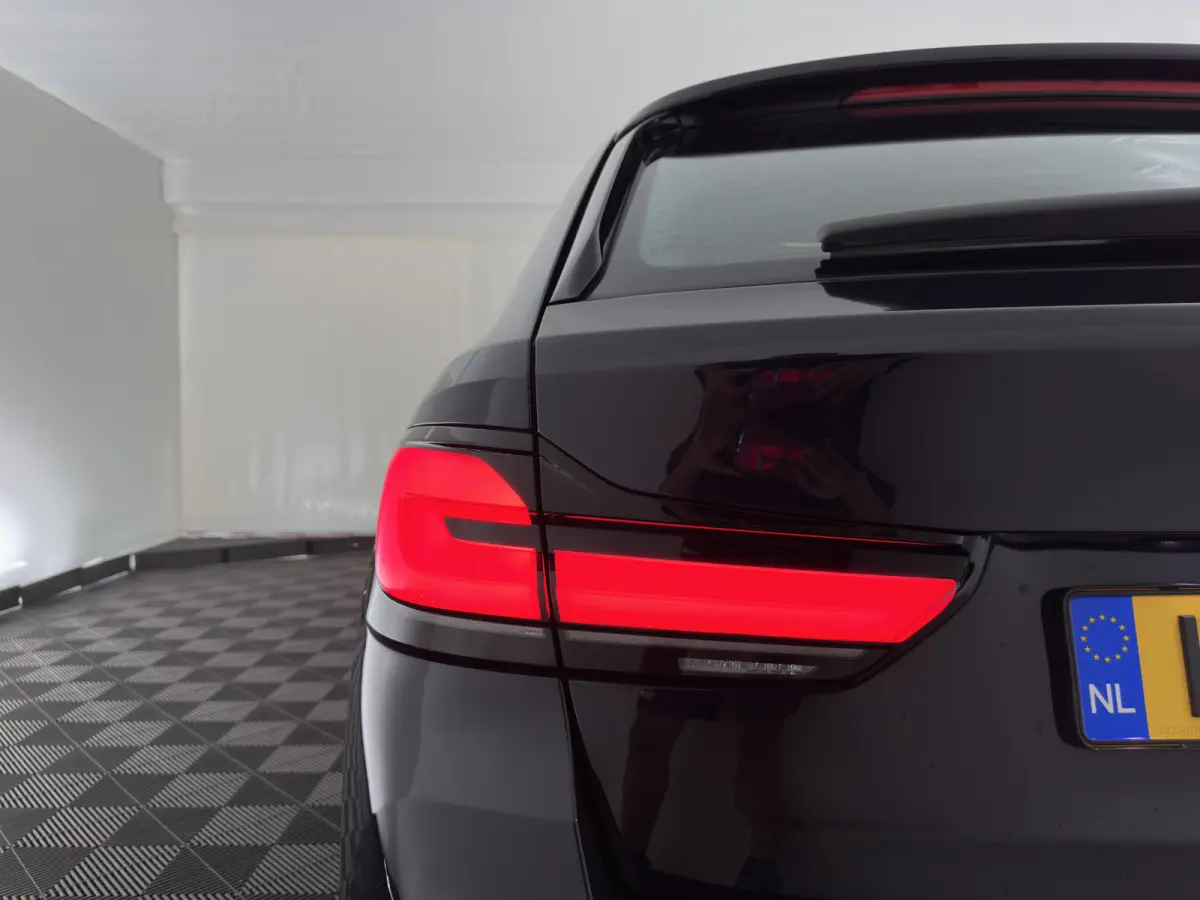 530e M-Sport-Styling Business Edition Plus (Plug-in) {SoH-85%} (INCL-BTW) *LEATHER | LASER-LED | ADAPTIVE-CRUISE | BLINDSPOT | MEMORY-PACK | DIGI-COCKPIT | HIFI-SOUND | CAMERA | NAVI-FULLMAP