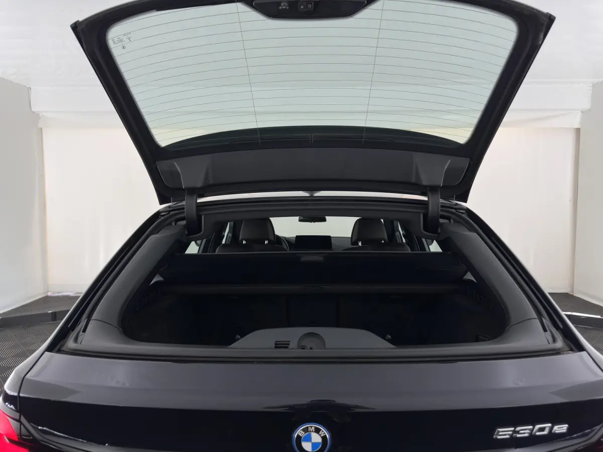 530e M-Sport-Styling Business Edition Plus (Plug-in) {SoH-85%} (INCL-BTW) *LEATHER | LASER-LED | ADAPTIVE-CRUISE | BLINDSPOT | MEMORY-PACK | DIGI-COCKPIT | HIFI-SOUND | CAMERA | NAVI-FULLMAP