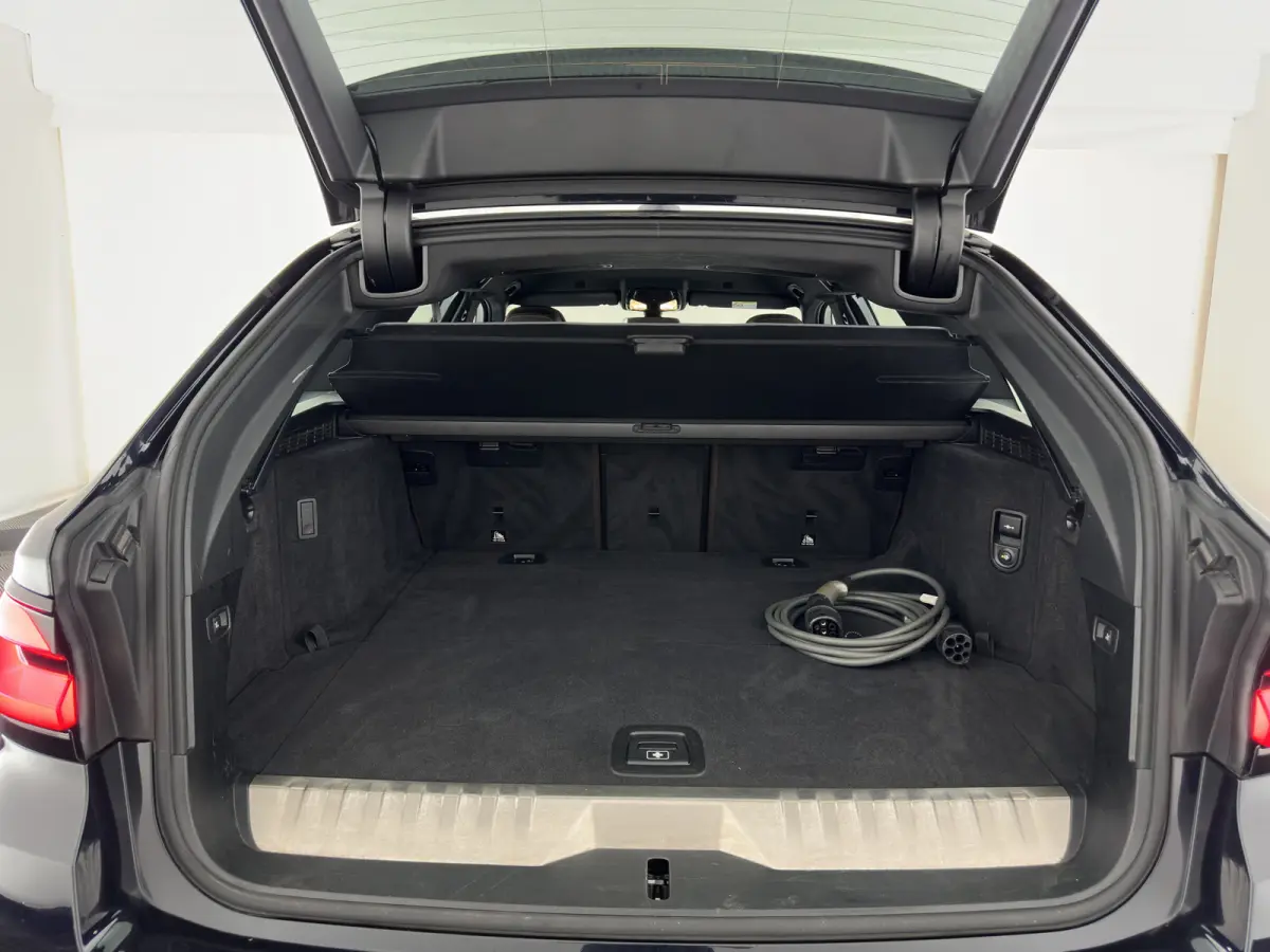 530e M-Sport-Styling Business Edition Plus (Plug-in) {SoH-85%} (INCL-BTW) *LEATHER | LASER-LED | ADAPTIVE-CRUISE | BLINDSPOT | MEMORY-PACK | DIGI-COCKPIT | HIFI-SOUND | CAMERA | NAVI-FULLMAP