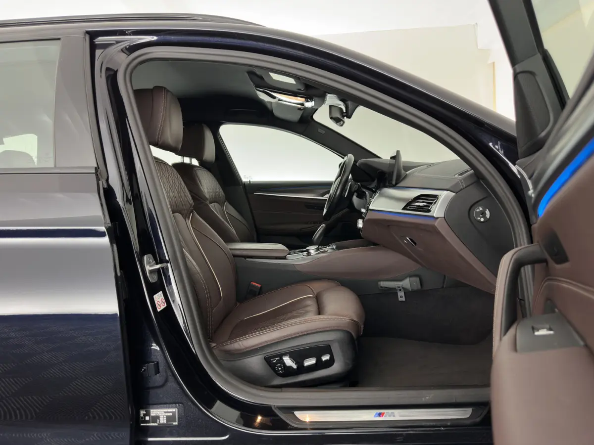 530e M-Sport-Styling Business Edition Plus (Plug-in) {SoH-85%} (INCL-BTW) *LEATHER | LASER-LED | ADAPTIVE-CRUISE | BLINDSPOT | MEMORY-PACK | DIGI-COCKPIT | HIFI-SOUND | CAMERA | NAVI-FULLMAP