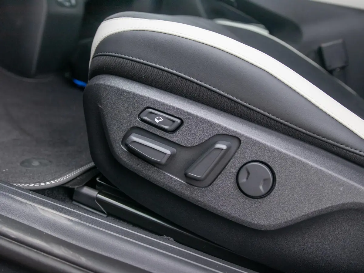 GT-Line Business Edition 84 kWh | Actieprijs* | Navi. | Clima. | Adapt. Cruise. | Stoel&Stuur Verwarming | GT-Line Vegan Leder Bekleding