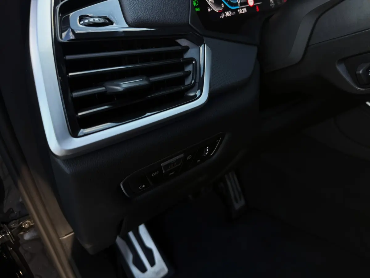 XDrive45e High Executive 361PK|NL Auto|Laser Light|ProfNavi|M-Pakket|Luchtvering|PANO|Adaptive|50e Editie|HUD|360C|Harman/K