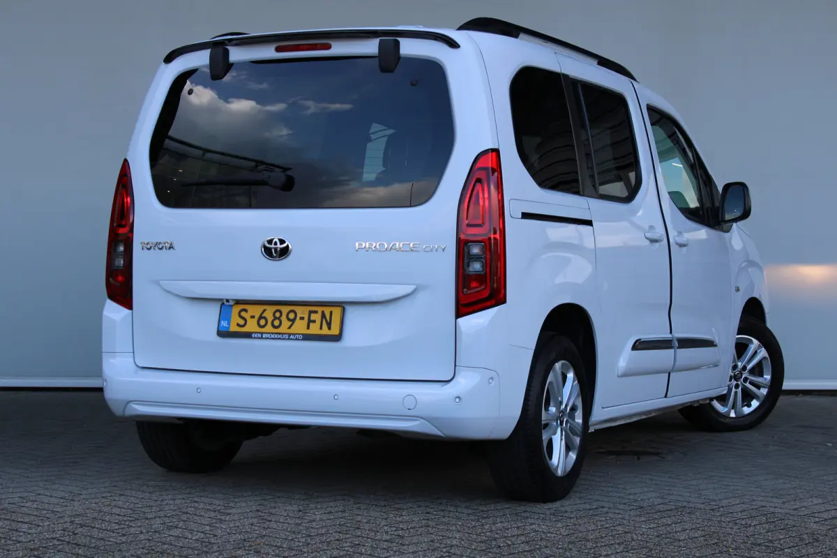 1.2 Turbo Active | 5-persoons | Dubbele schuifdeur | Navigatie | Camera | Climate control |