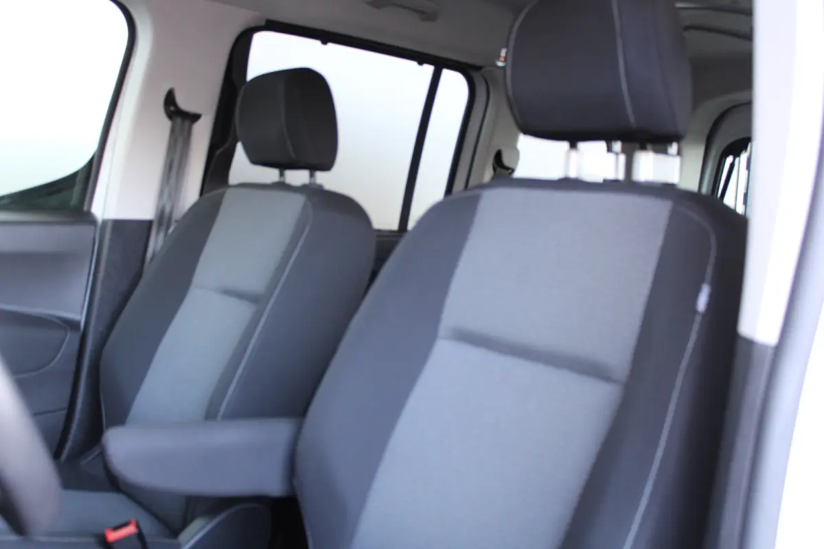 1.2 Turbo Active | 5-persoons | Dubbele schuifdeur | Navigatie | Camera | Climate control |