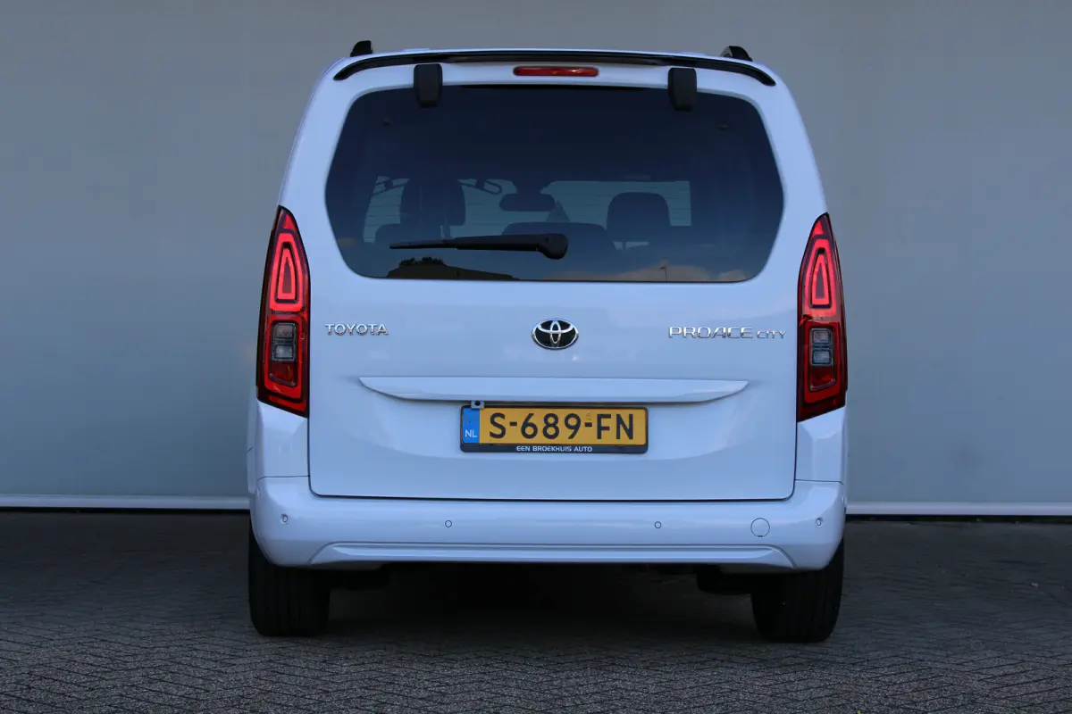 1.2 Turbo Active | 5-persoons | Dubbele schuifdeur | Navigatie | Camera | Climate control |