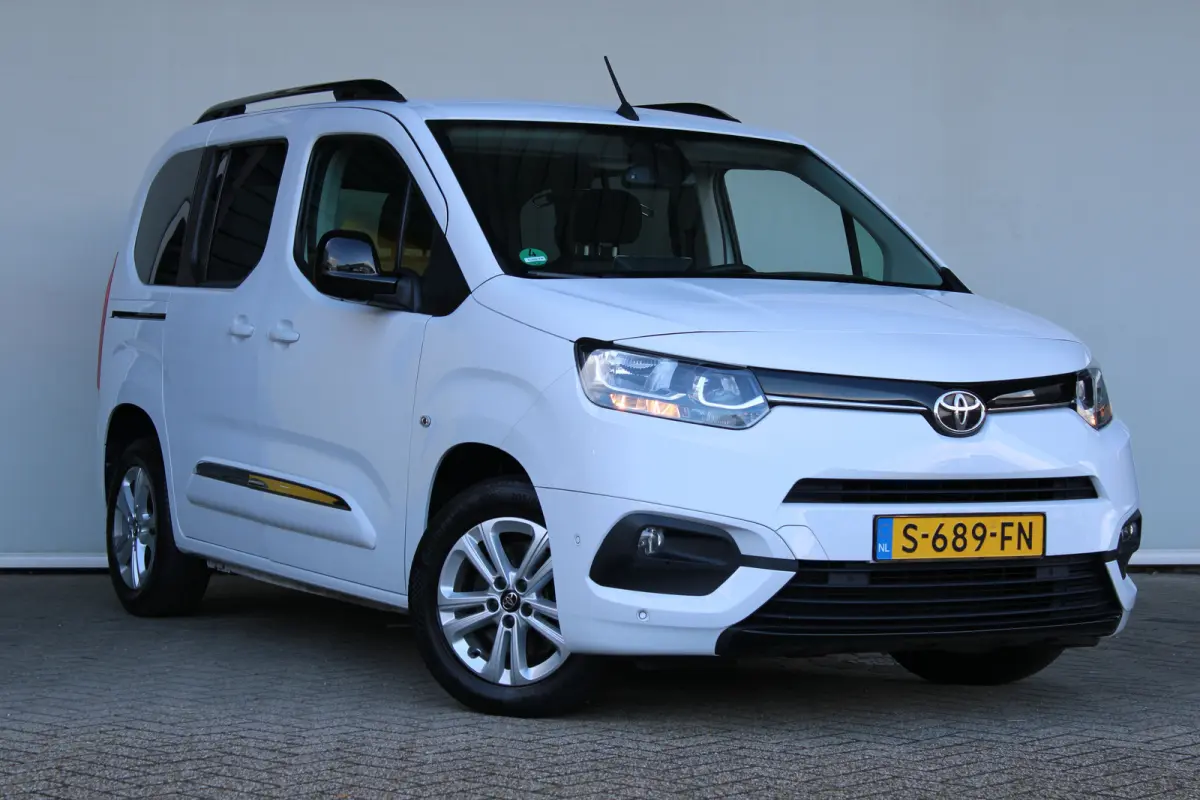 1.2 Turbo Active | 5-persoons | Dubbele schuifdeur | Navigatie | Camera | Climate control |