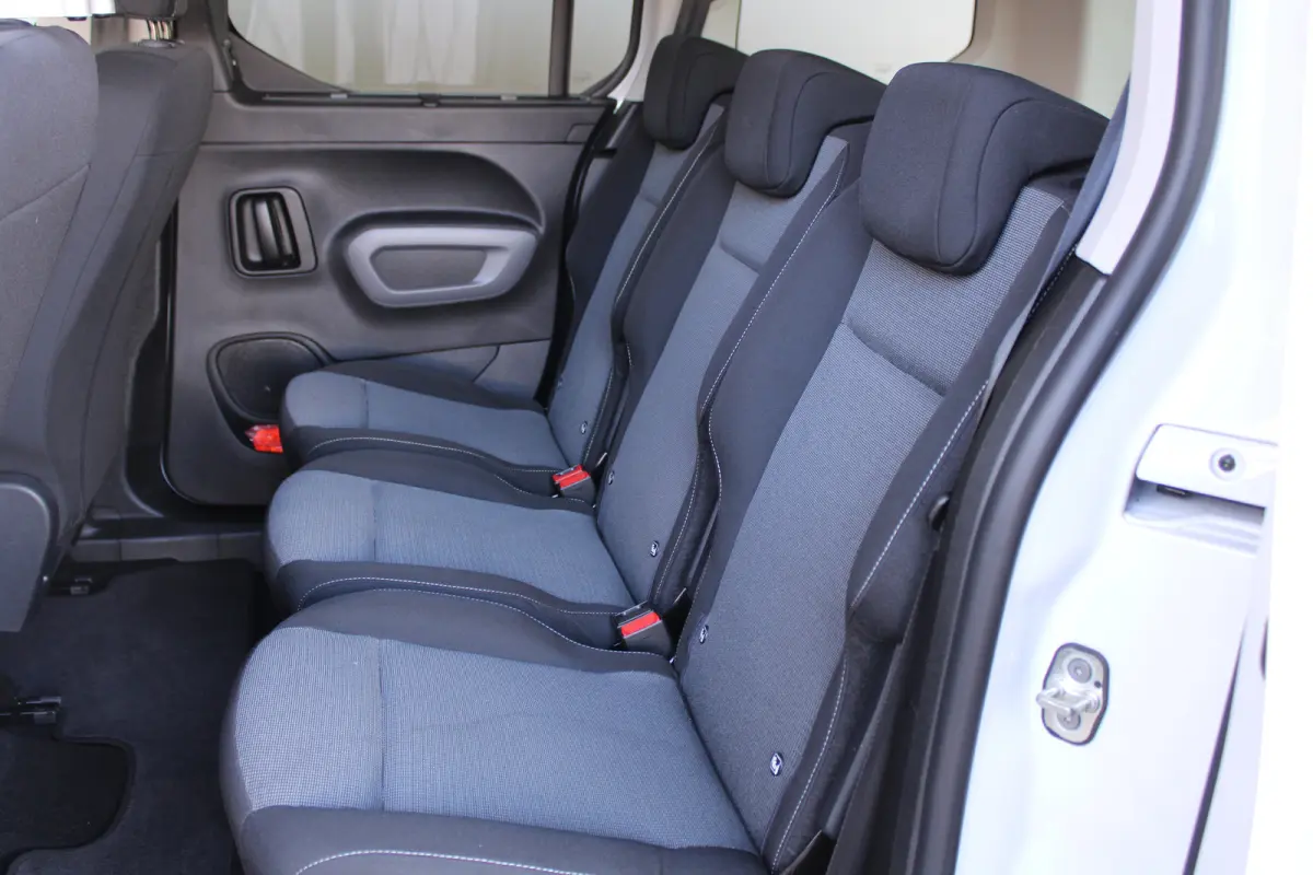 1.2 Turbo Active | 5-persoons | Dubbele schuifdeur | Navigatie | Camera | Climate control |