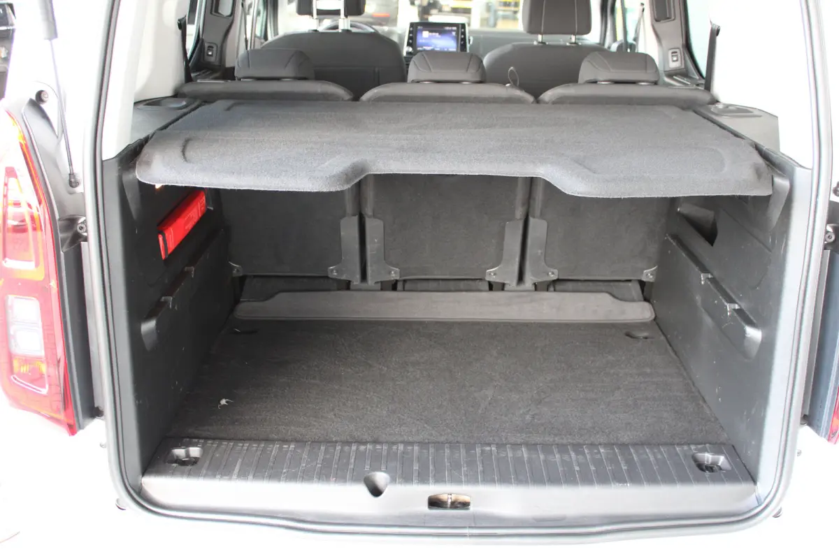 1.2 Turbo Active | 5-persoons | Dubbele schuifdeur | Navigatie | Camera | Climate control |