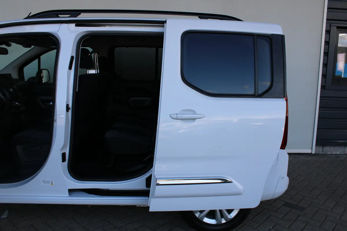 1.2 Turbo Active | 5-persoons | Dubbele schuifdeur | Navigatie | Camera | Climate control |