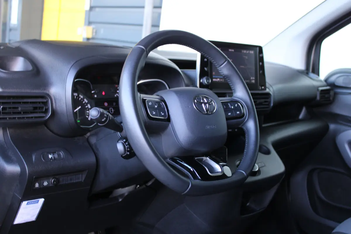 1.2 Turbo Active | 5-persoons | Dubbele schuifdeur | Navigatie | Camera | Climate control |