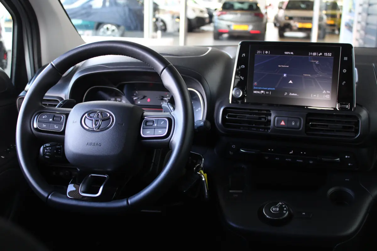 1.2 Turbo Active | 5-persoons | Dubbele schuifdeur | Navigatie | Camera | Climate control |