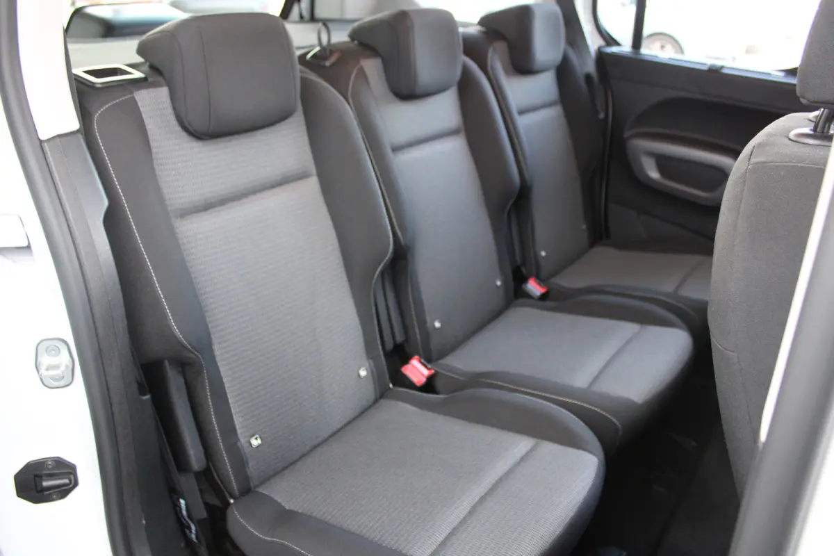 1.2 Turbo Active | 5-persoons | Dubbele schuifdeur | Navigatie | Camera | Climate control |