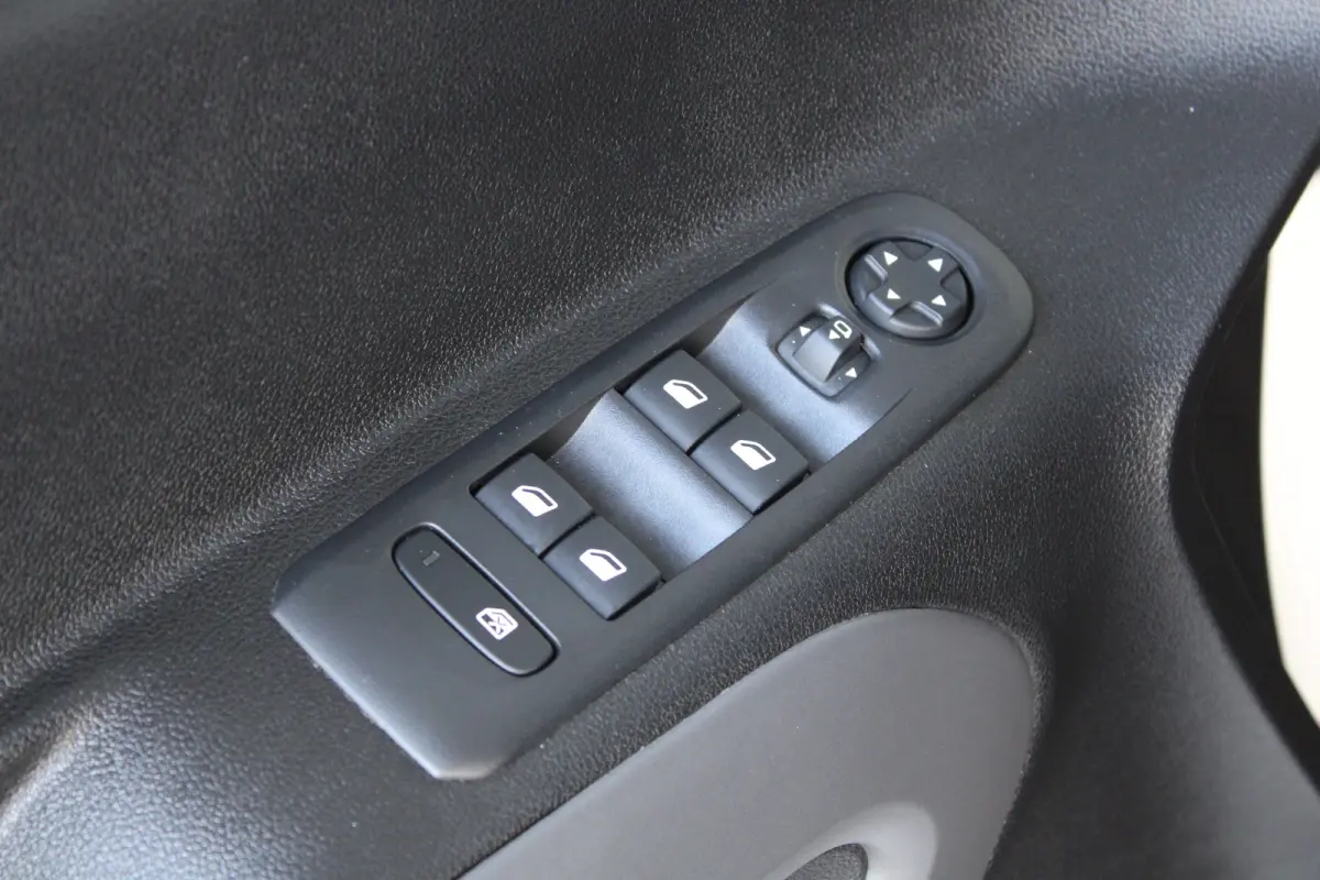 1.2 Turbo Active | 5-persoons | Dubbele schuifdeur | Navigatie | Camera | Climate control |